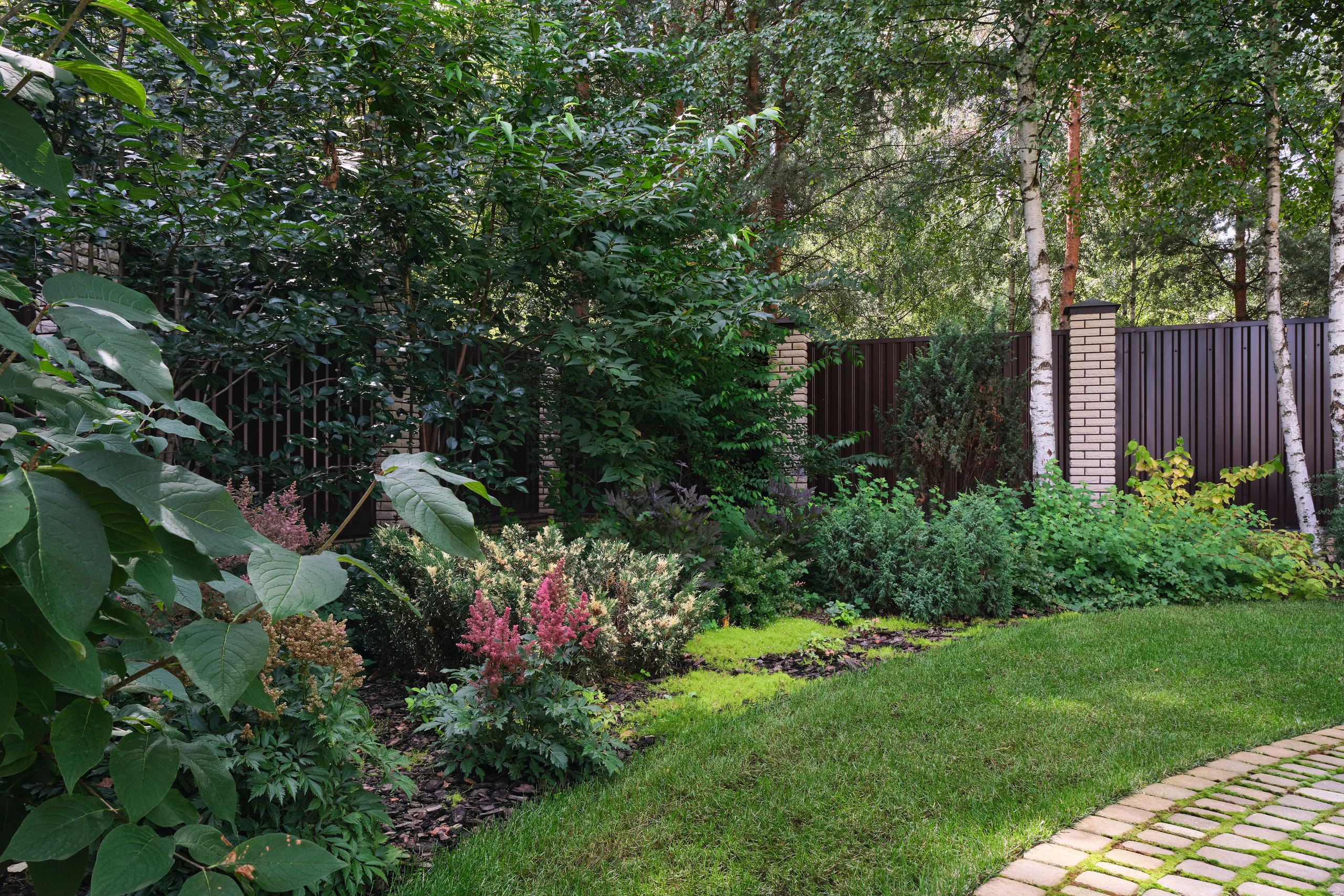 Ландшафтный и интерьерный фотограф Наталья Соловьева. Фотосъемка озеленения частного сада в Подмосковье | interioto