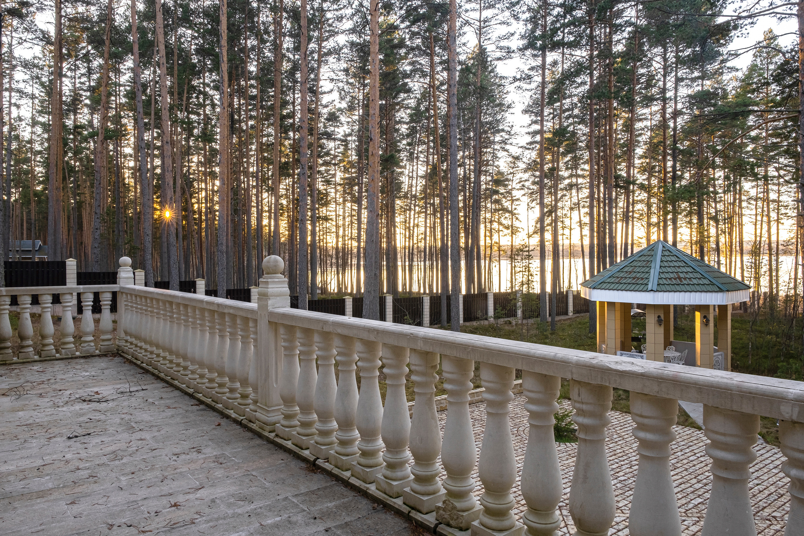 Интерьерный фотограф Наталья Соловьева. Фотосъемка дома на берегу озера для агентства недвижимости antiurban | interioto