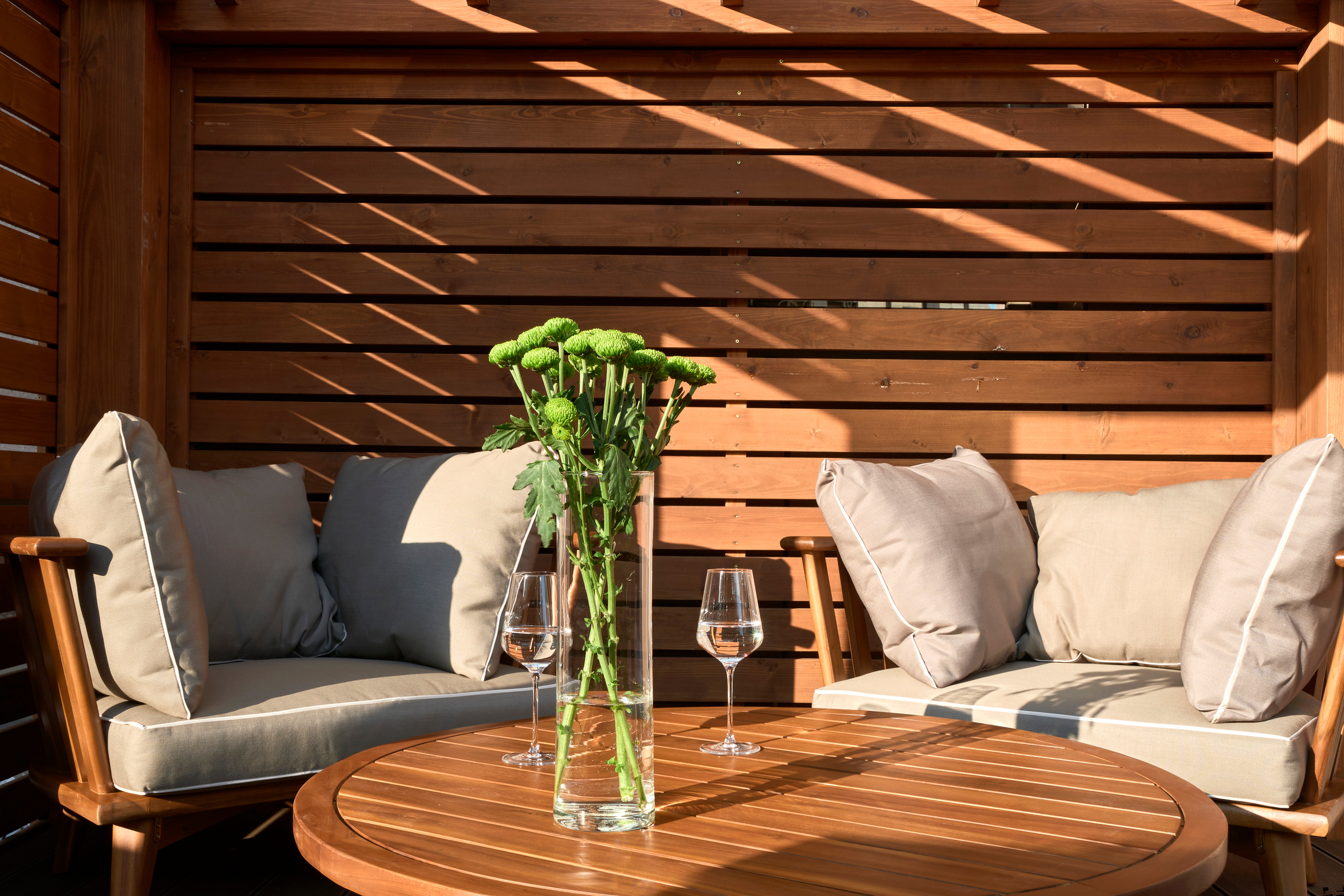 Ландшафтный и интерьерный фотограф Наталья Соловьева. Фотосъемка озеленения террасы в ЖК Монблан для студии Зелен | interioto