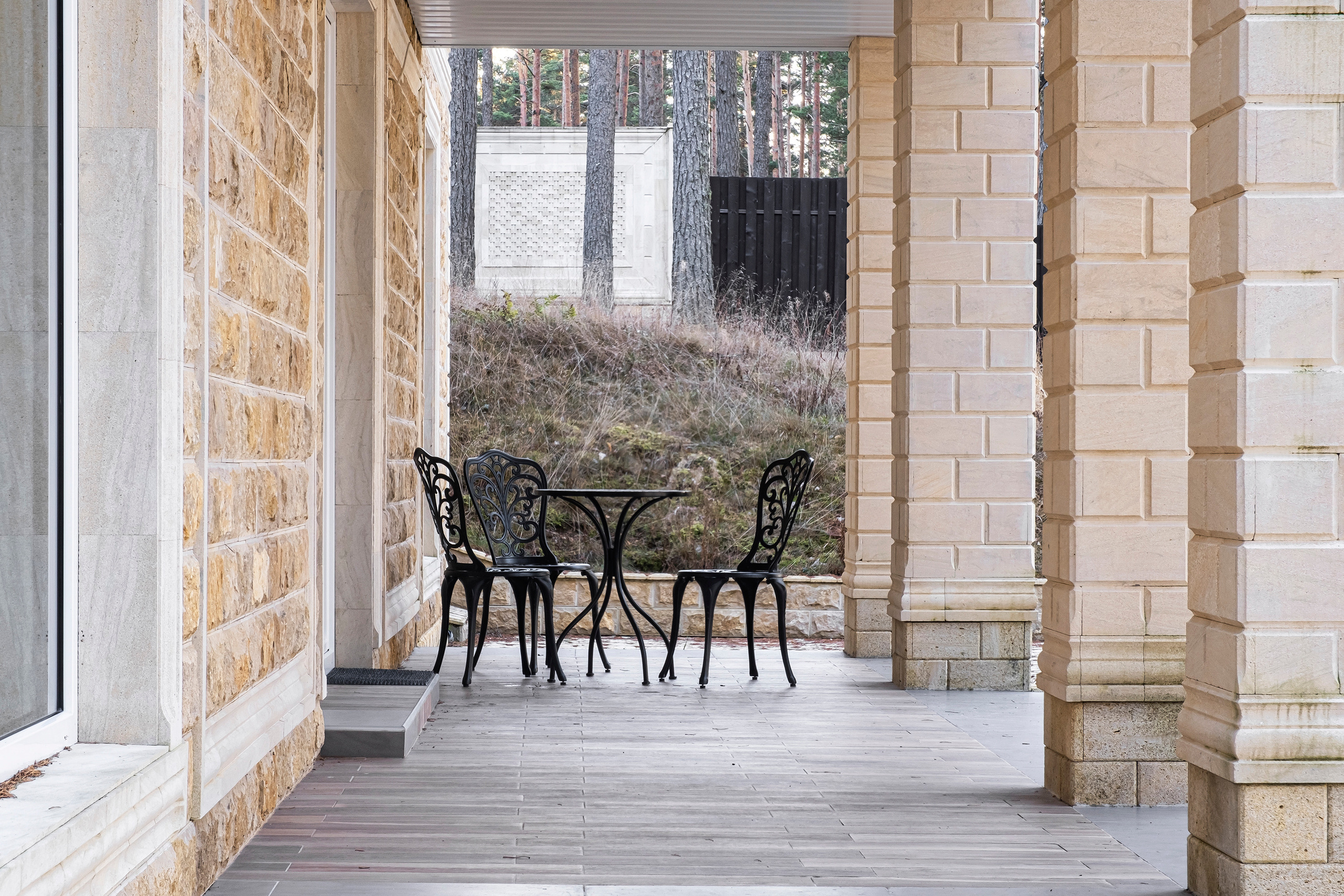 Интерьерный фотограф Наталья Соловьева. Фотосъемка дома на берегу озера для агентства недвижимости antiurban | interioto