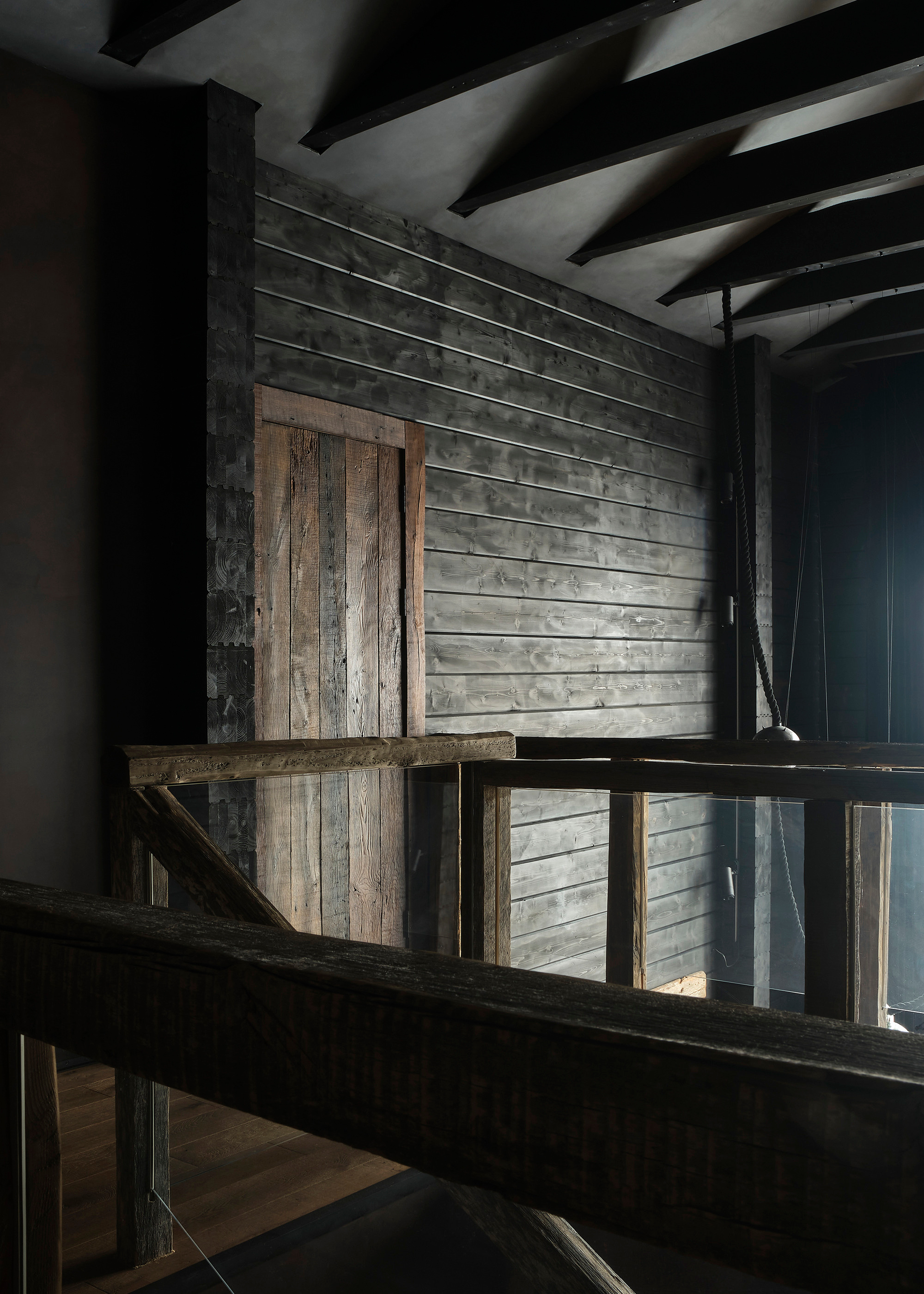 Интерьерный фотограф Наталья Соловьева. Фотосъемка черного дома Оксаны Пак в Подмосковье | interioto