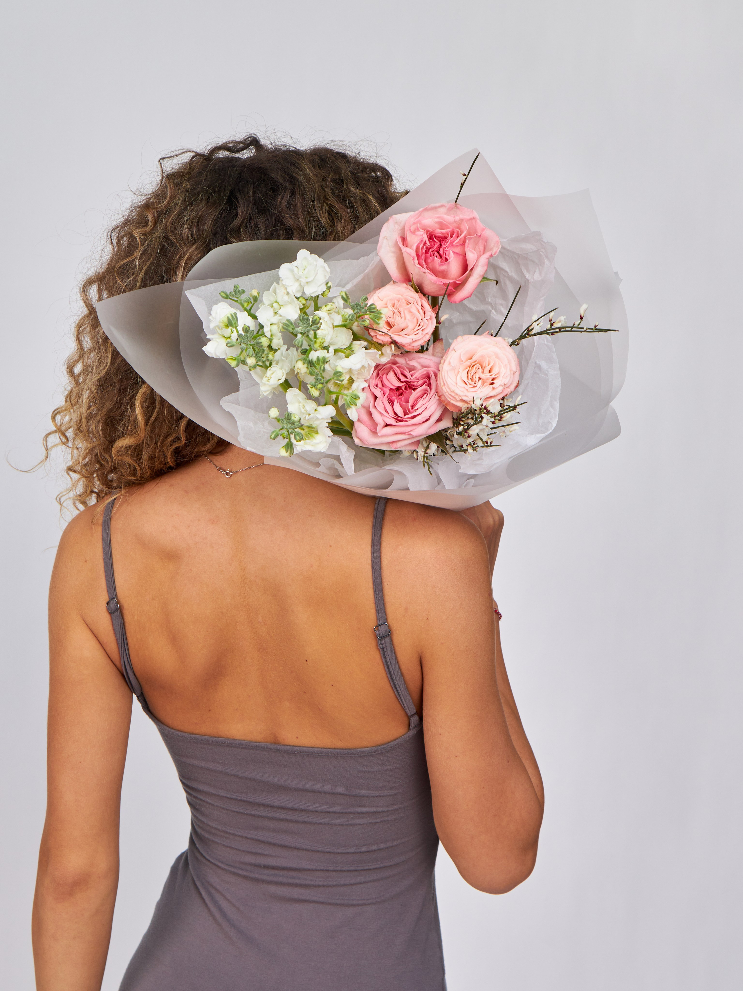 Снимем вашу одежду для каталога: предметная съемка в Москве, выгодные условия