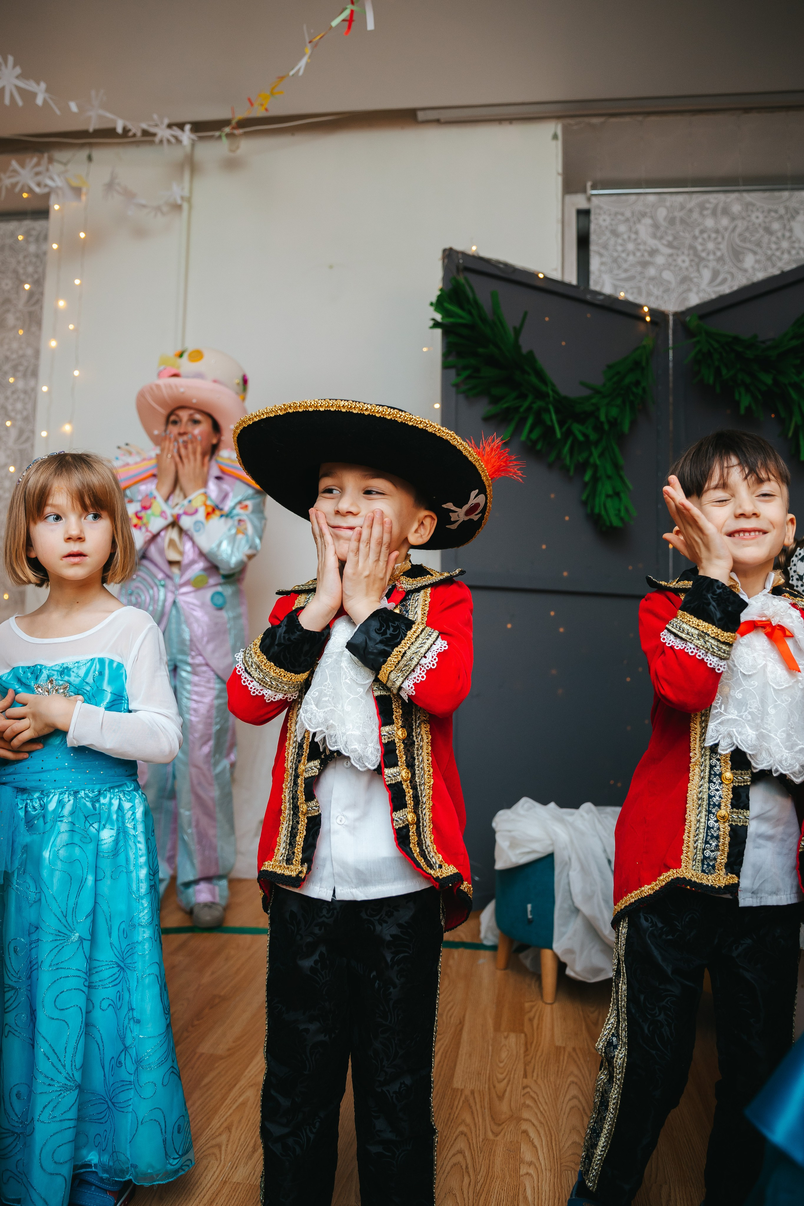 Новогодний утренник в Монтессори-садике. Семейный lifestyle фотограф в Санкт-Петербурге Людмила Пахомова