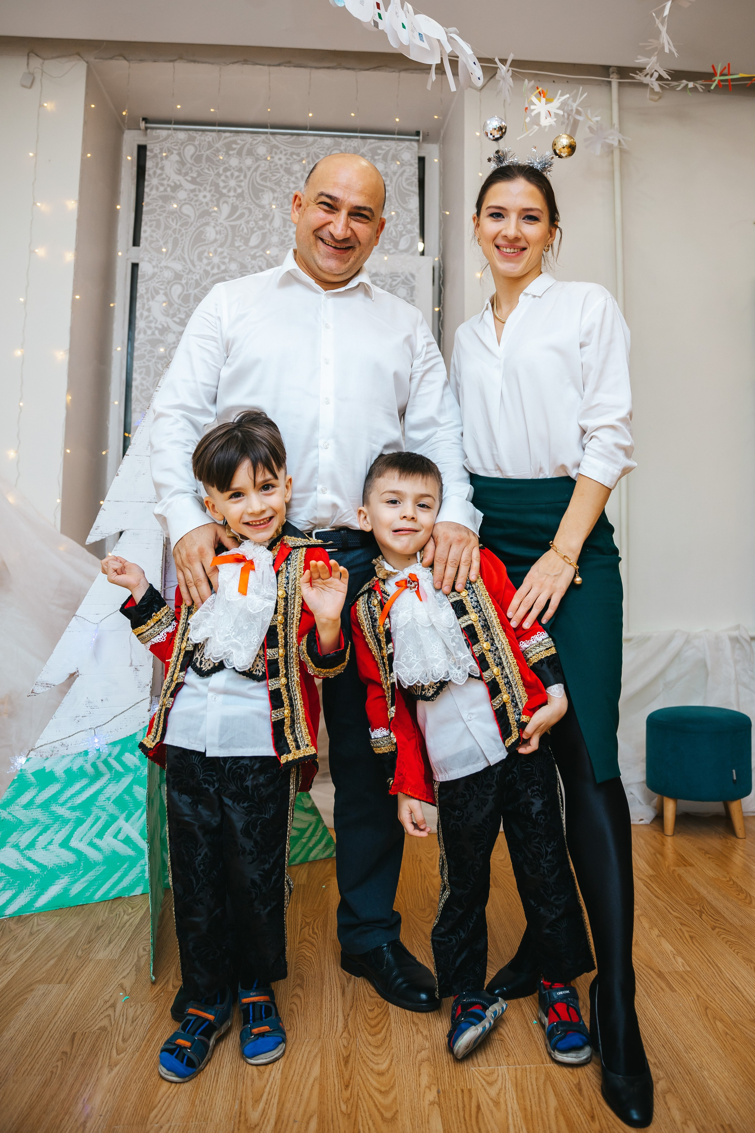 Новогодний утренник в Монтессори-садике. Семейный lifestyle фотограф в Санкт-Петербурге Людмила Пахомова