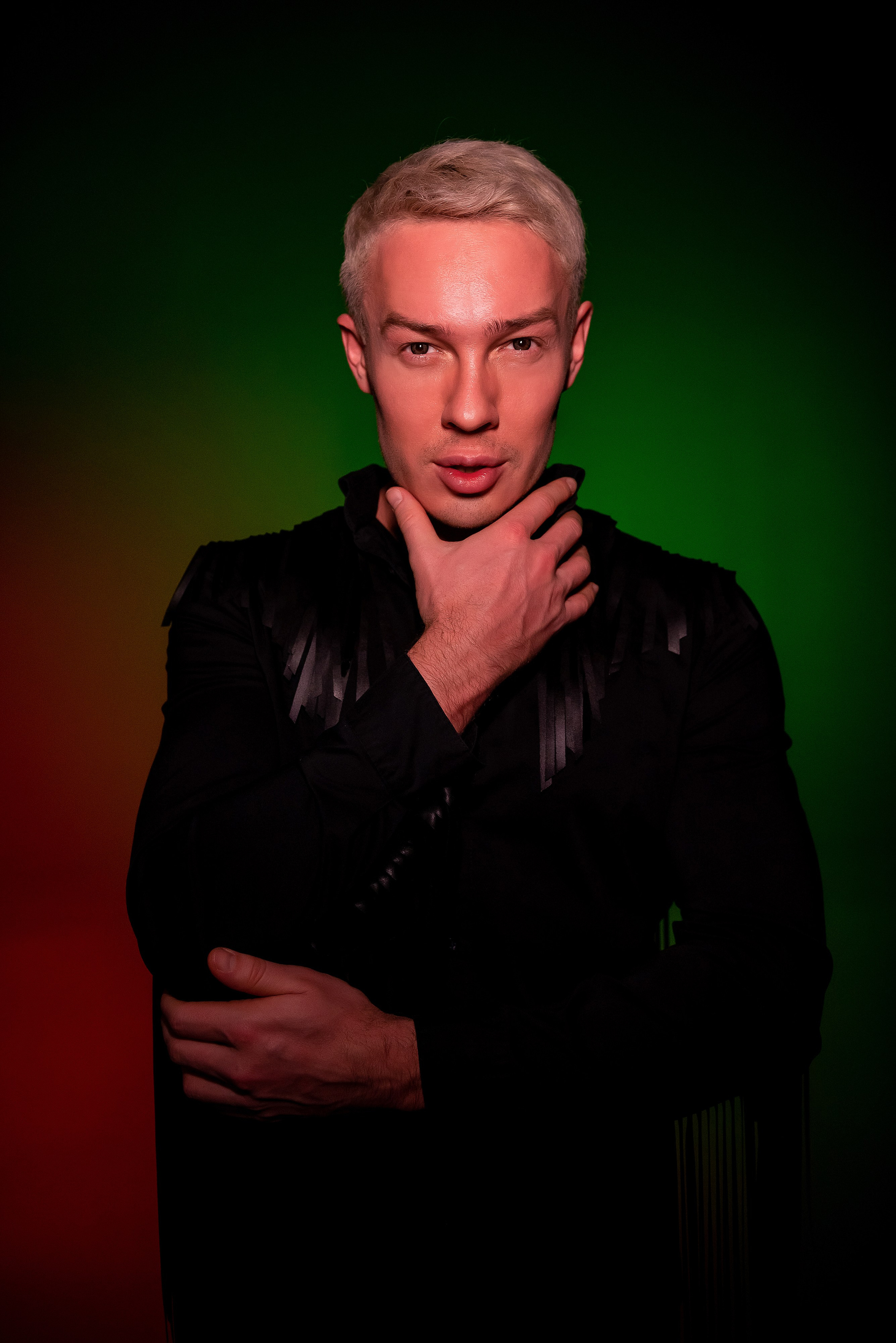 Фотосессия в фотостудии новосибирск, фотосессия в студии, фотосессия на черной циклорамме, креативная фотосессия, фотограф новосибирск, фотосессия новосибирск, заказать фотографа в новосибирске, портретный фотограф новосибирск, мужской фотограф новосибирск, фото Юлия Туманова, портретное фото, креативный фотограф, организация фотосессии, мужская фотосессия, фэшн фотосессия, фотосессия для мужчины, фотосессия для эксперта, фотосессия для бренда, фотосессия для блогера, фотосессия с цветным светом, фотосессия со смешанным светом