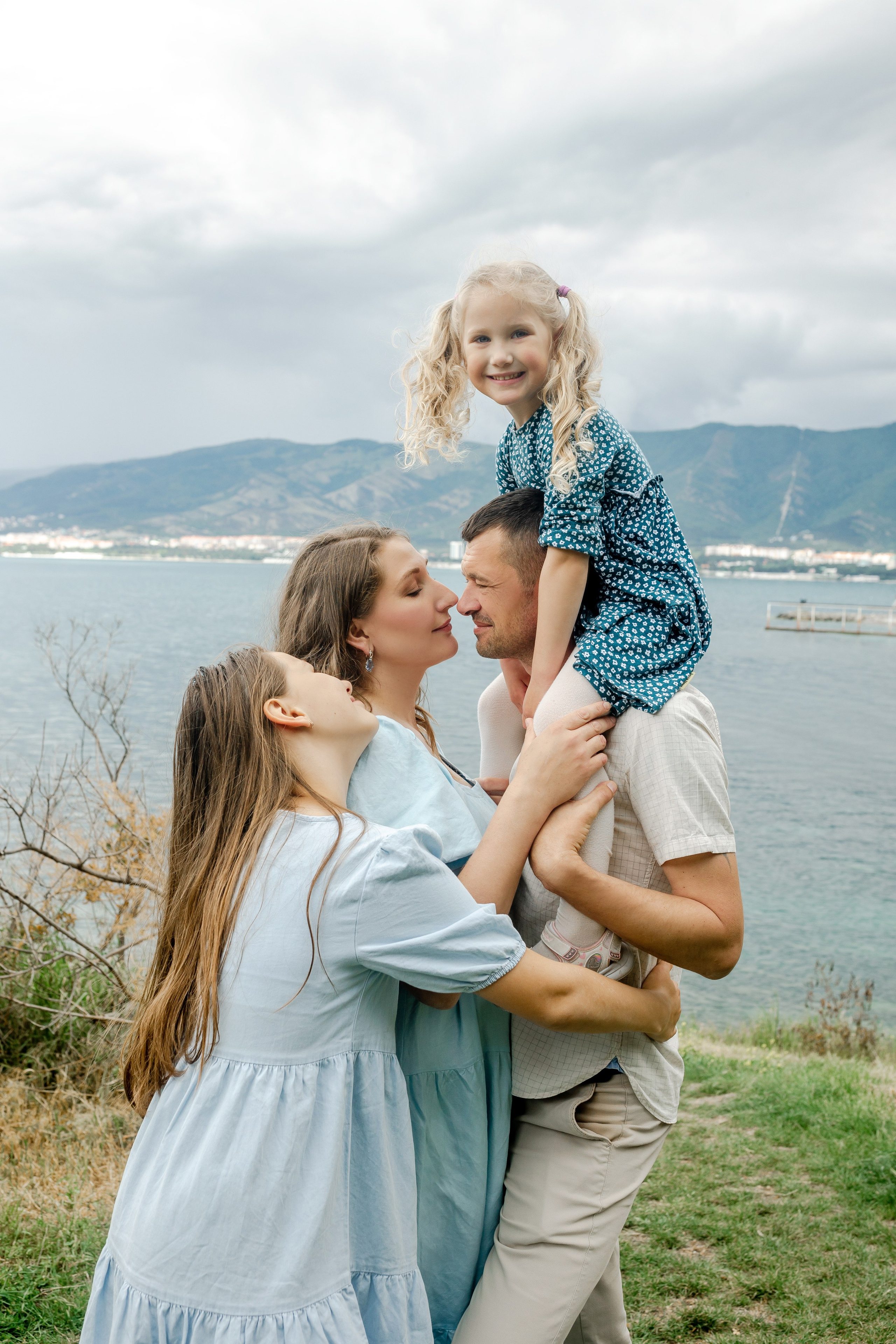 Кристина, Алексей, Аделина, Вика и Влада. Фотограф в Геленджике, Архипо-Осиповке, Абрау-Дюрсо, Кринице Виктория