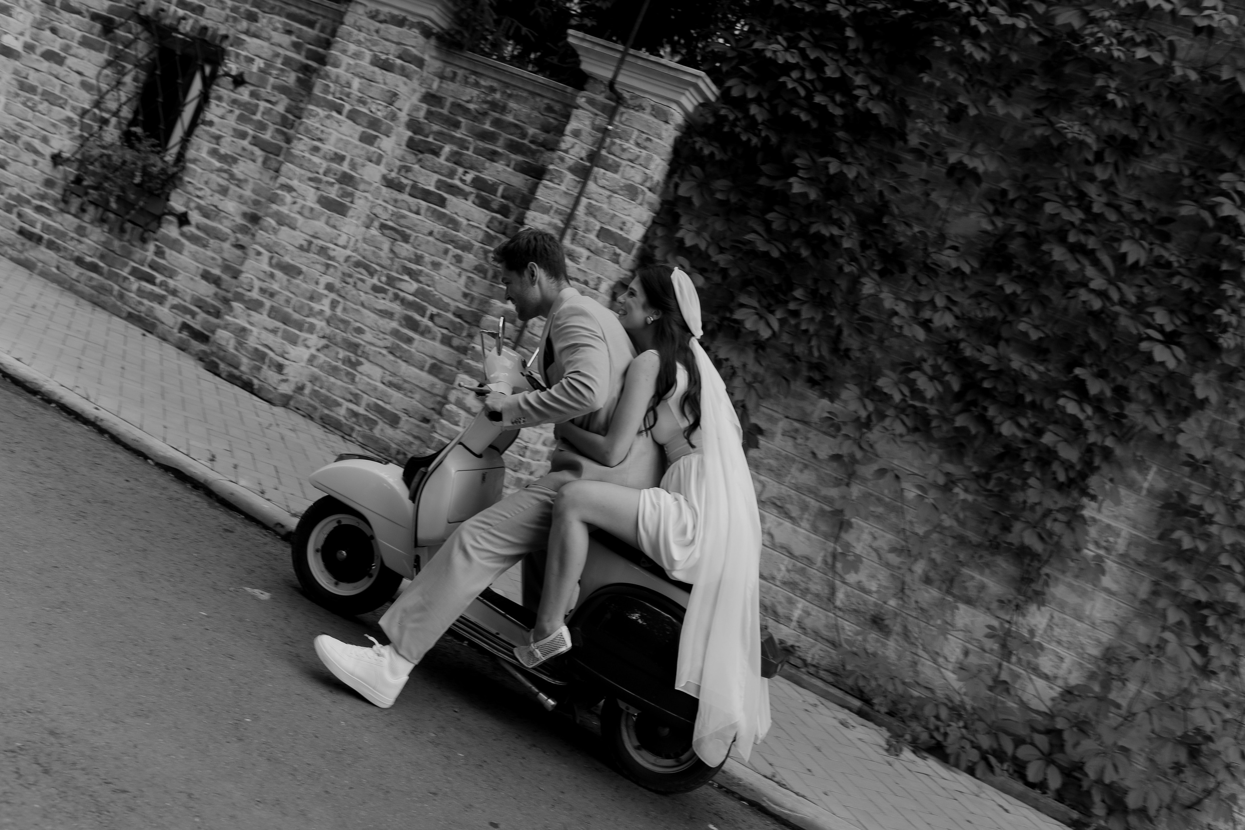 Крис и София