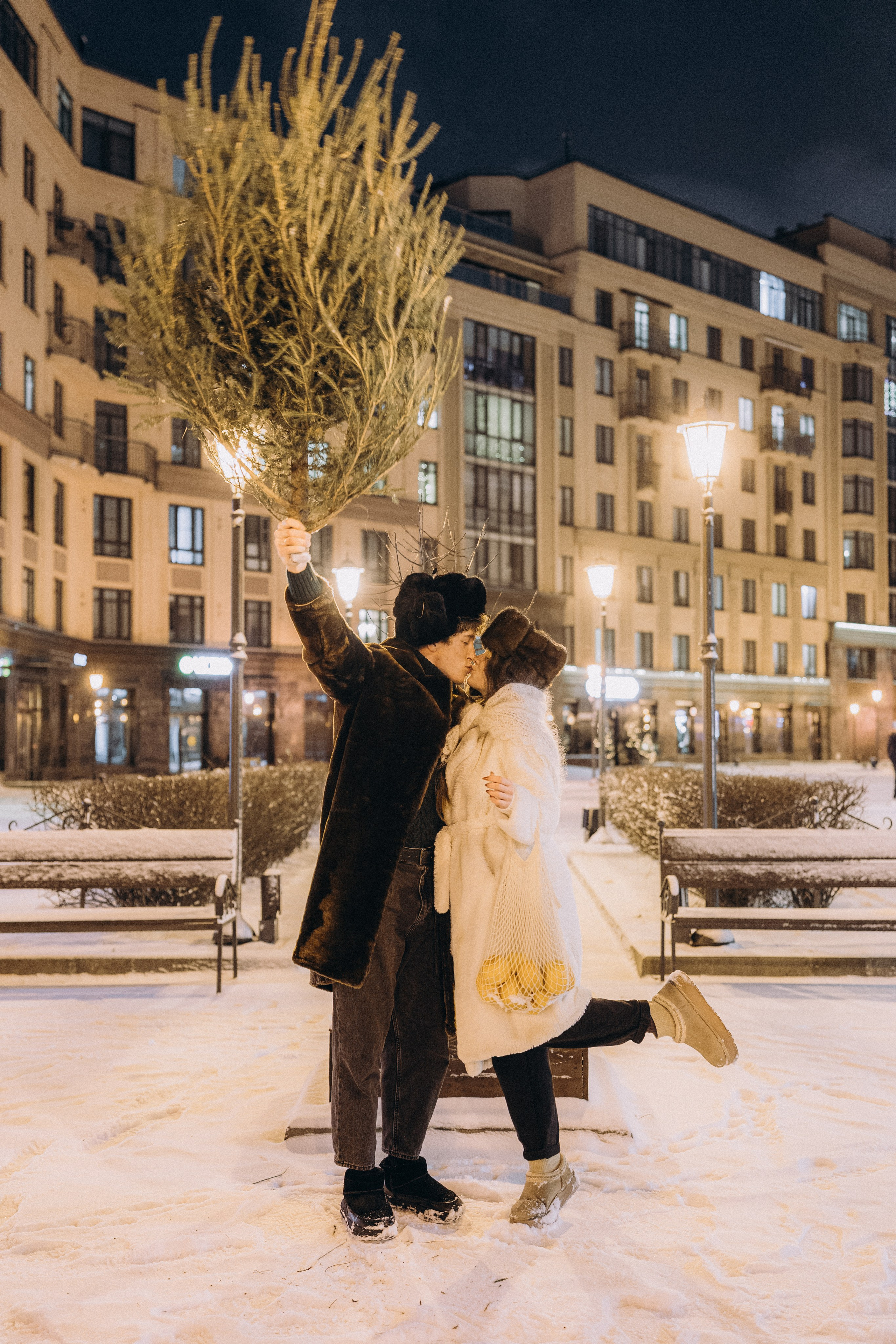 НОВОГОДНЯЯ ПРОГУЛКА ПАРЫ ПО ЧЕРНЫШЕВСКОЙ ПЕРЕД НОВЫМ ГОДОМ. Профессиональный фотограф, Санкт-Петербург — Виктория Богомолова