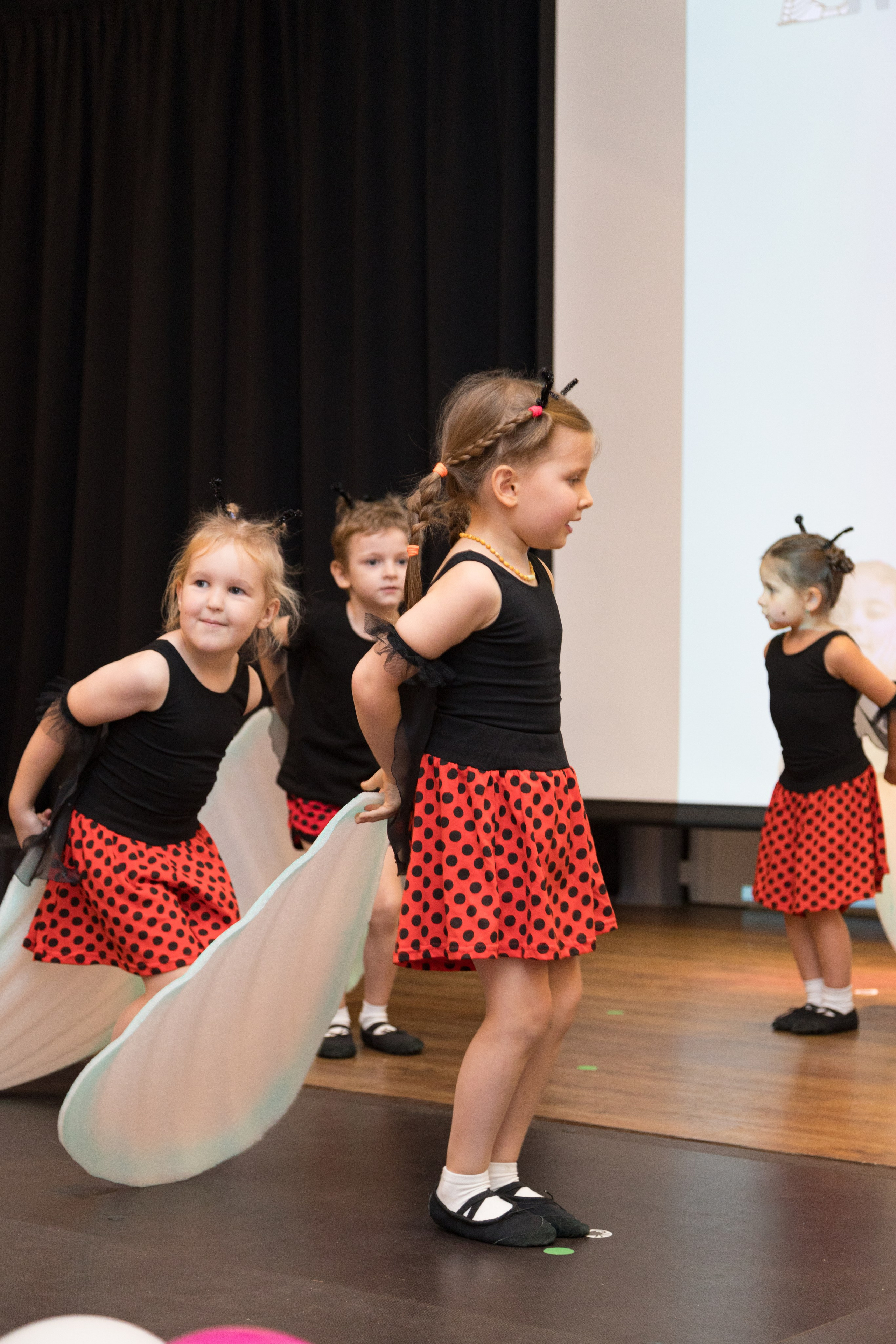 Отчетный концерт танцевального коллектива «ПЕТЕРБУРИКИ». Детский и контент фотограф Надя Волкова Санкт-Петербург