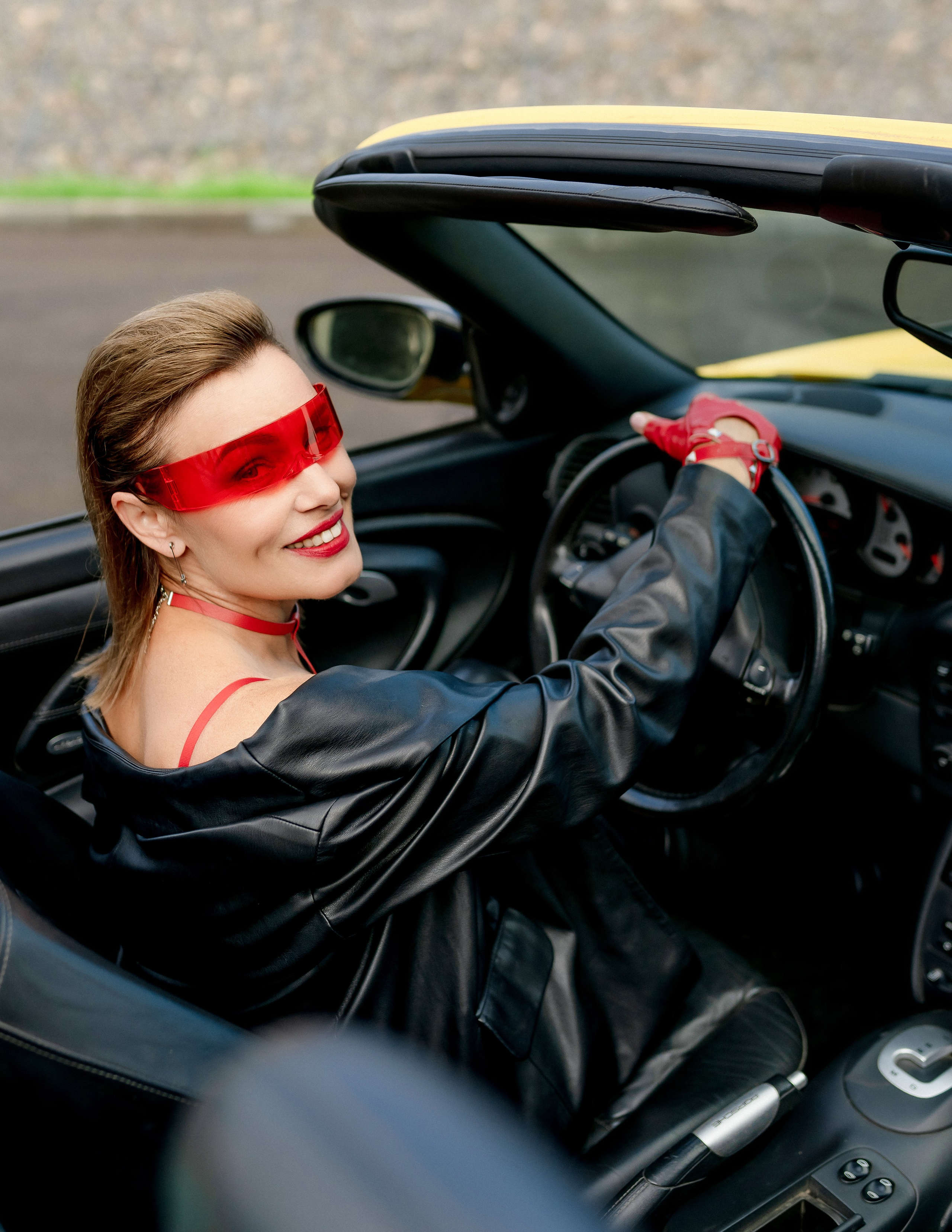 Женская фотосъемка с автомобилями. Фотограф Ким Наталья в Красноярске