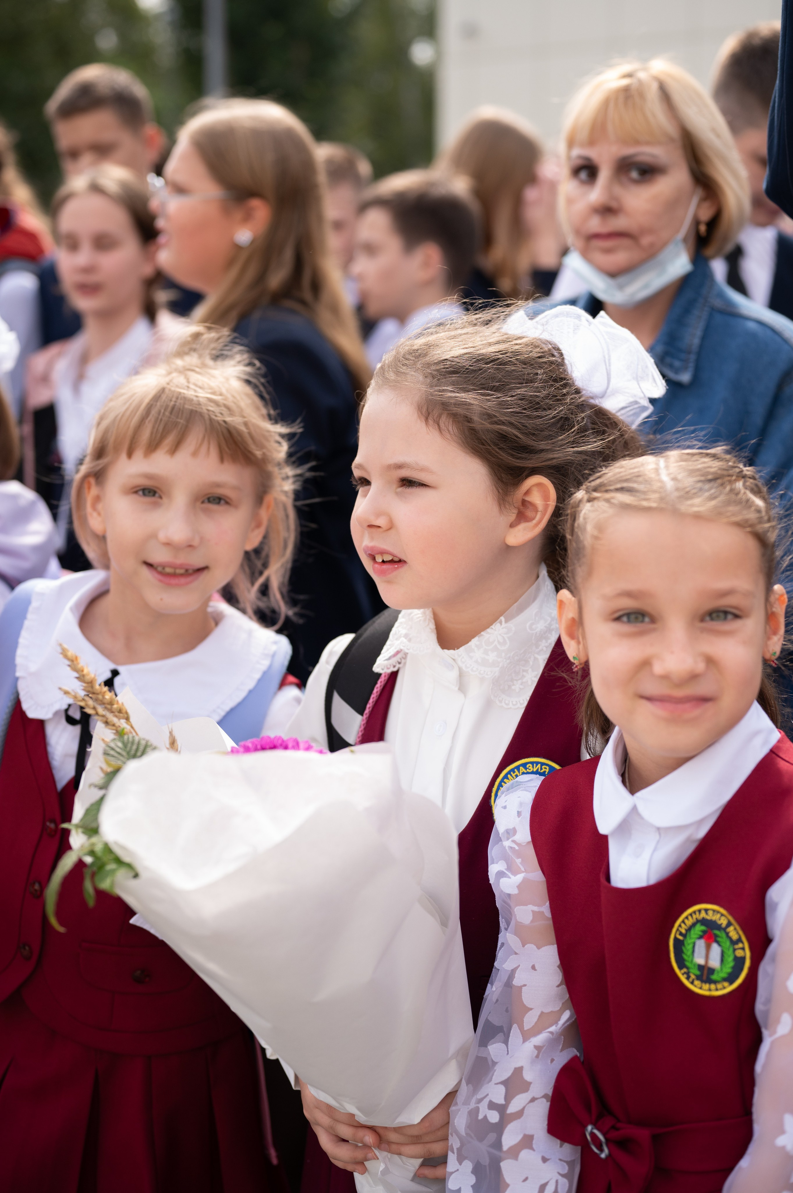 1 сентября 16 гимназия 2 класс (линейка + в классе+ на улице). Фотограф новорожденных, семейный детский в Тюмени Татьяна Морозова