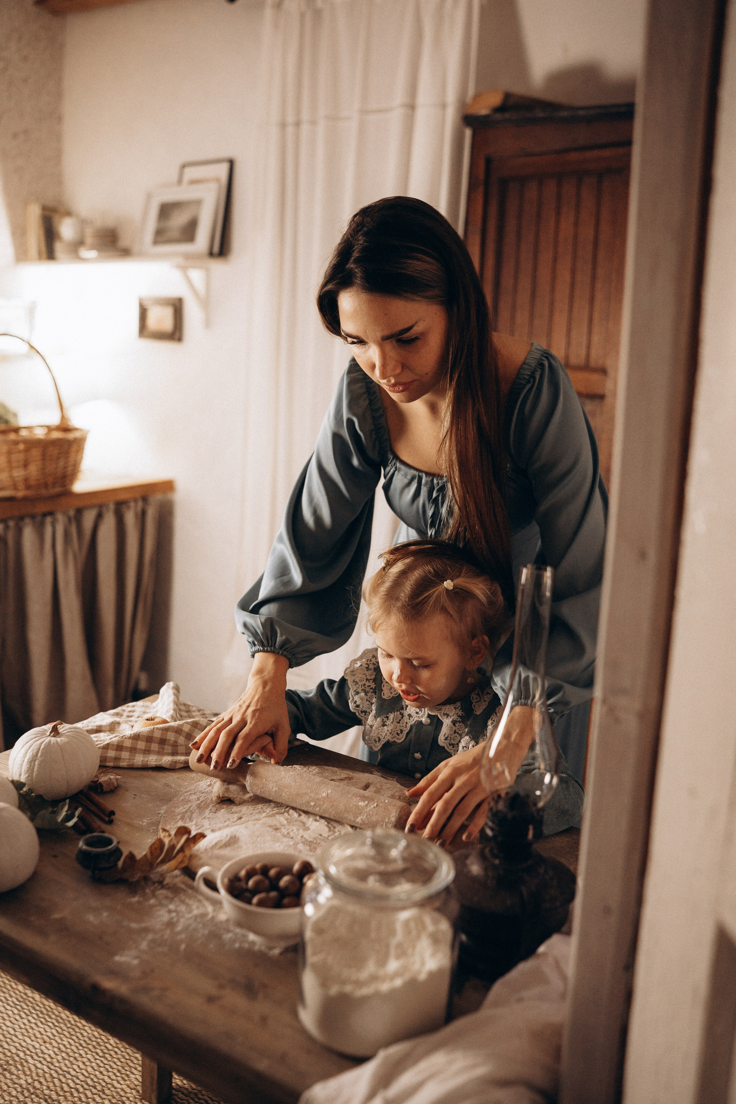 Яна и Ильсур, загородная Фотостудия. Фотограф Новорожденных в Москве. Семейные истории в стиле LIFE