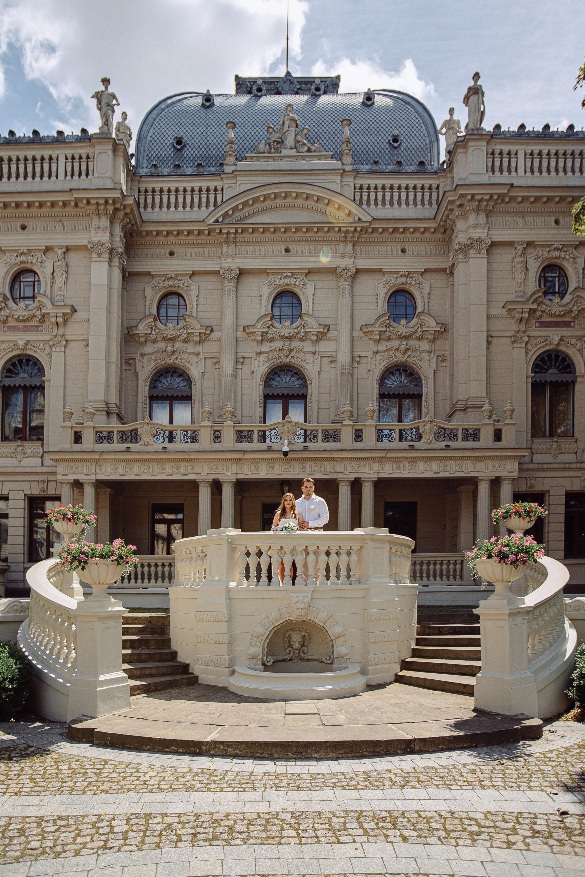 Ślubna sesja zdjęciowa w Pałacu Poznańskiego-Muzeum Miasta Łodzi. Свадебный фотограф Варшава Лодзь Польша Елена Юцова