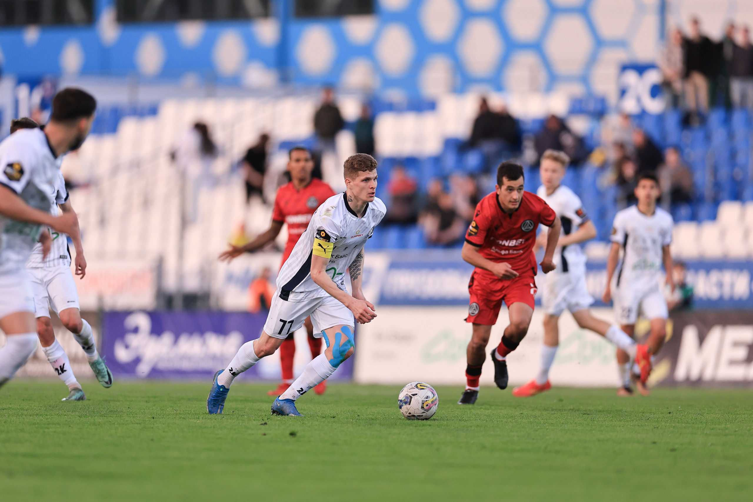 ФК Камаз — ФК Акрон. Спортивный репортажный фотограф Казань Нафис Сиразетдинов