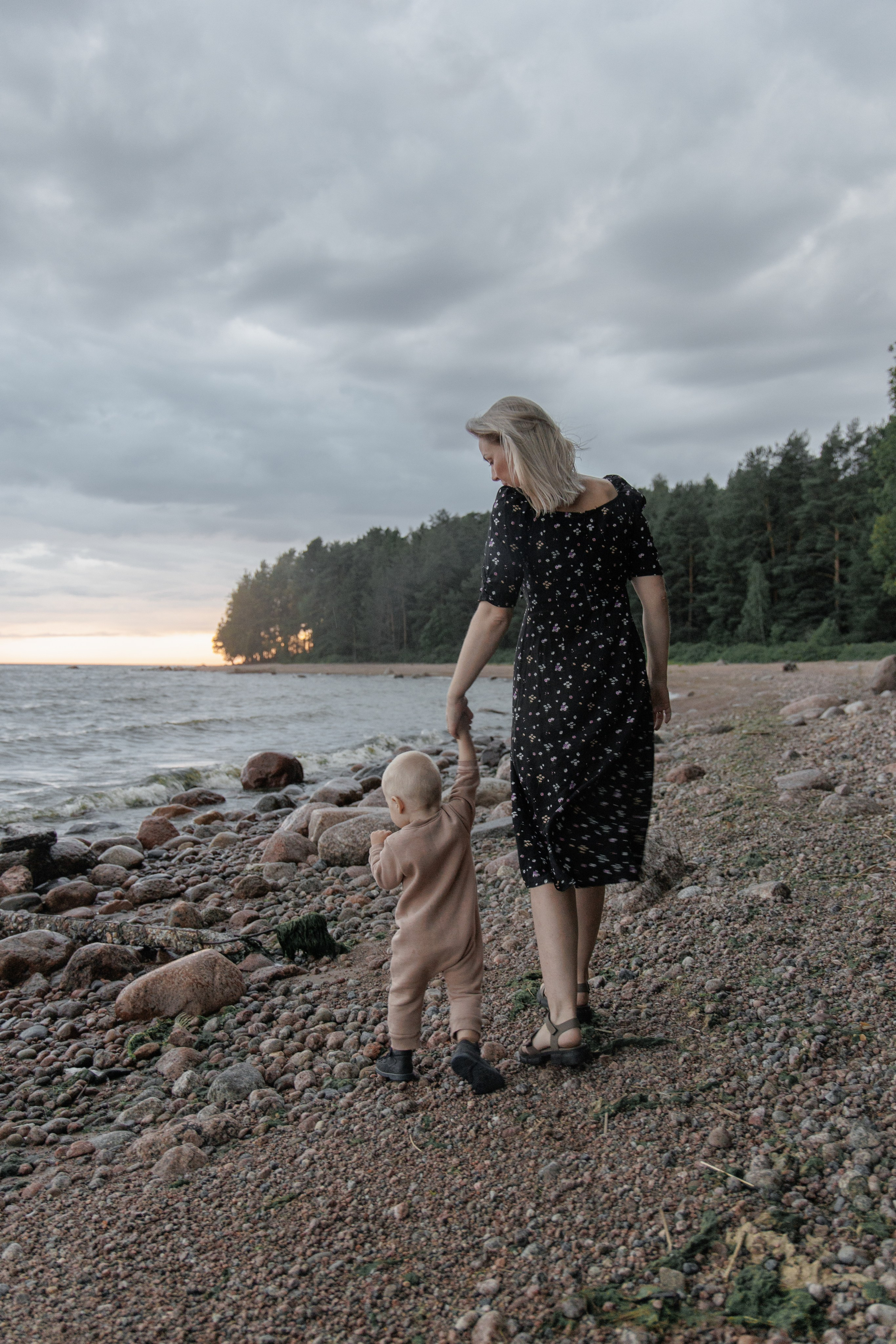 Тоня и Ванечка на берегу Финского залива. Фотограф в Санкт-Петербурге Аня Григорьева ♡