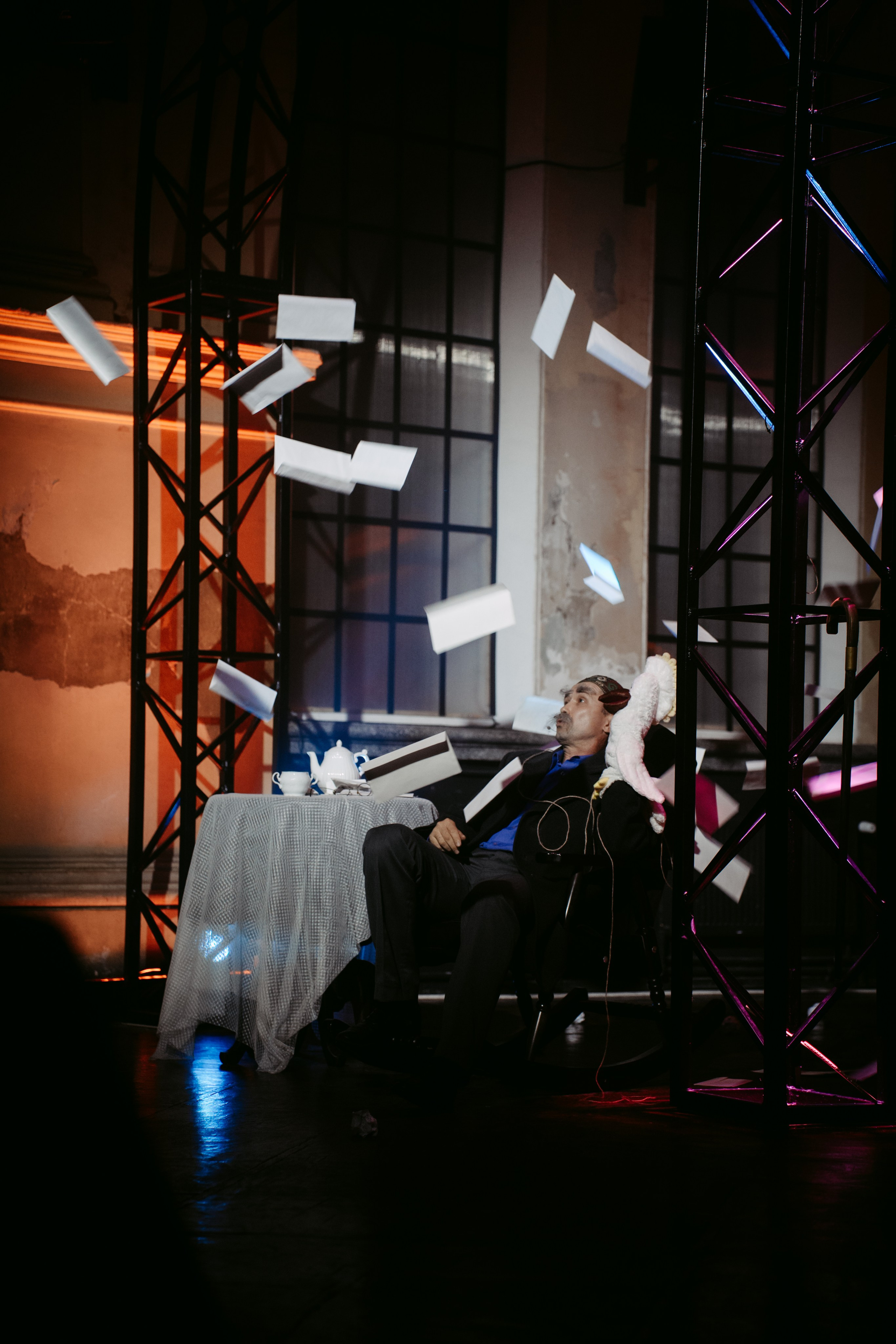 Горький оптимизм. Главная