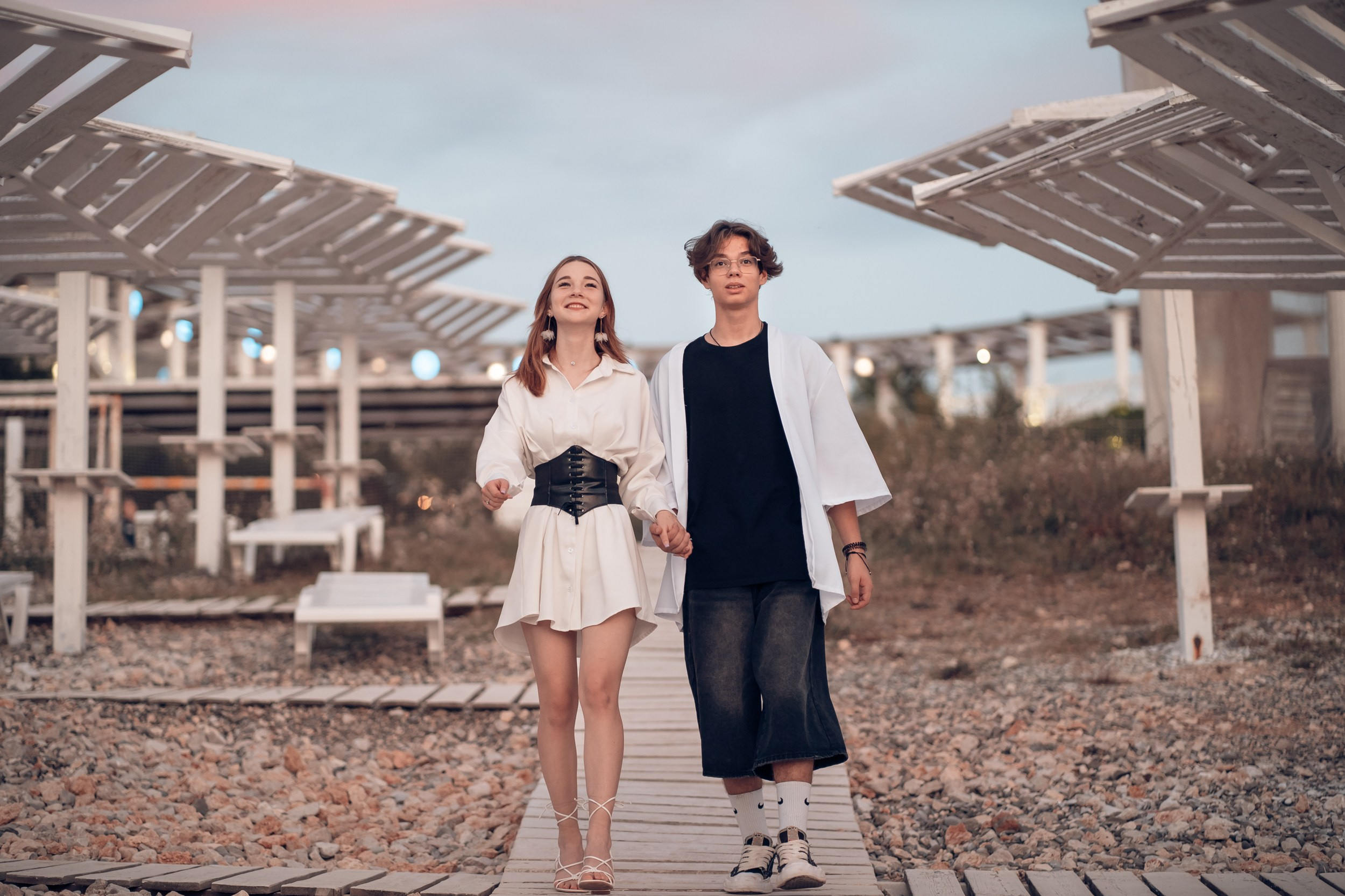 Романтическая фотоистория на закате пляжа Аквамарин. Церковный фотограф Севастополь