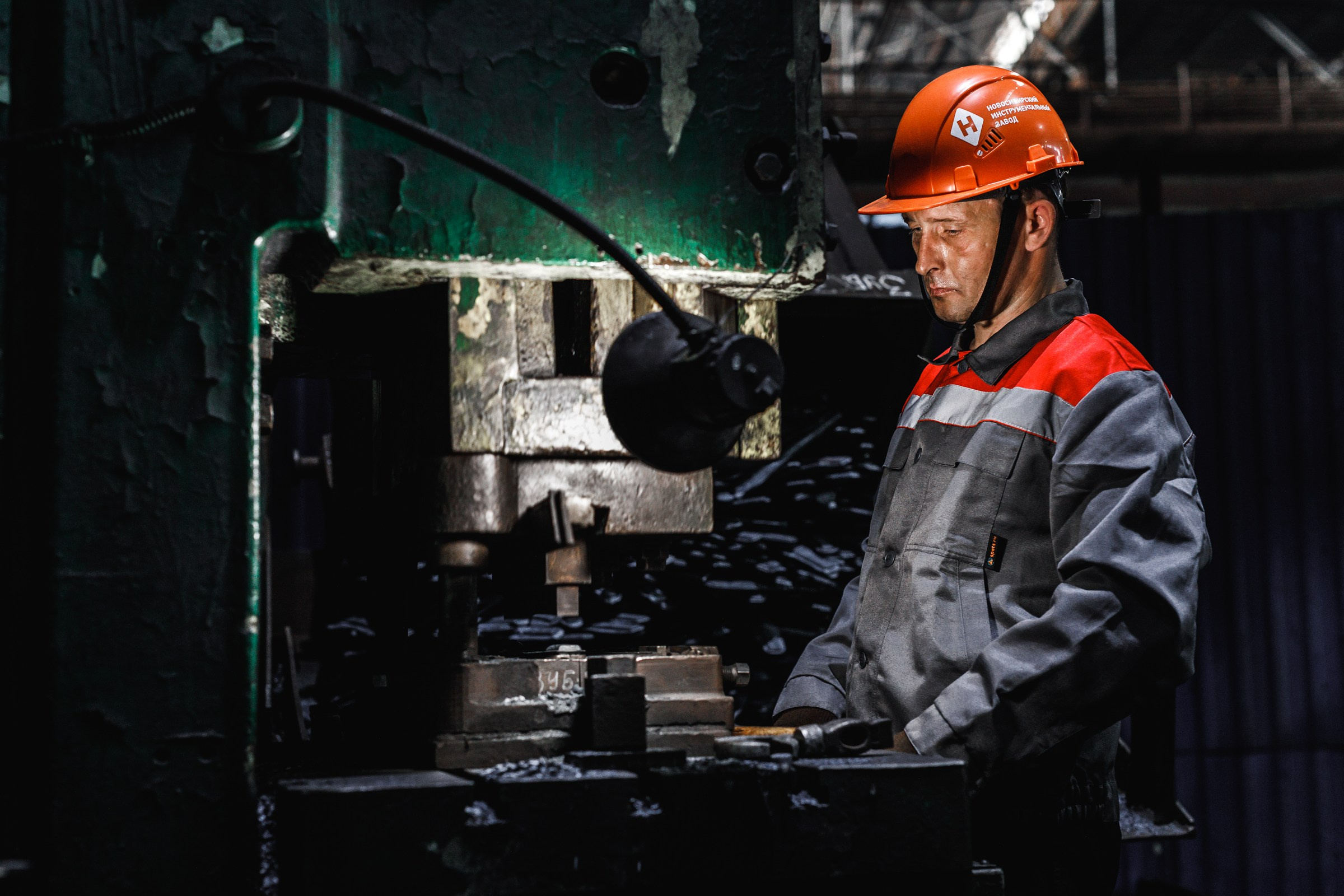 Съёмка производства. Бизнес фотограф в Новосибирске Александр Рощин