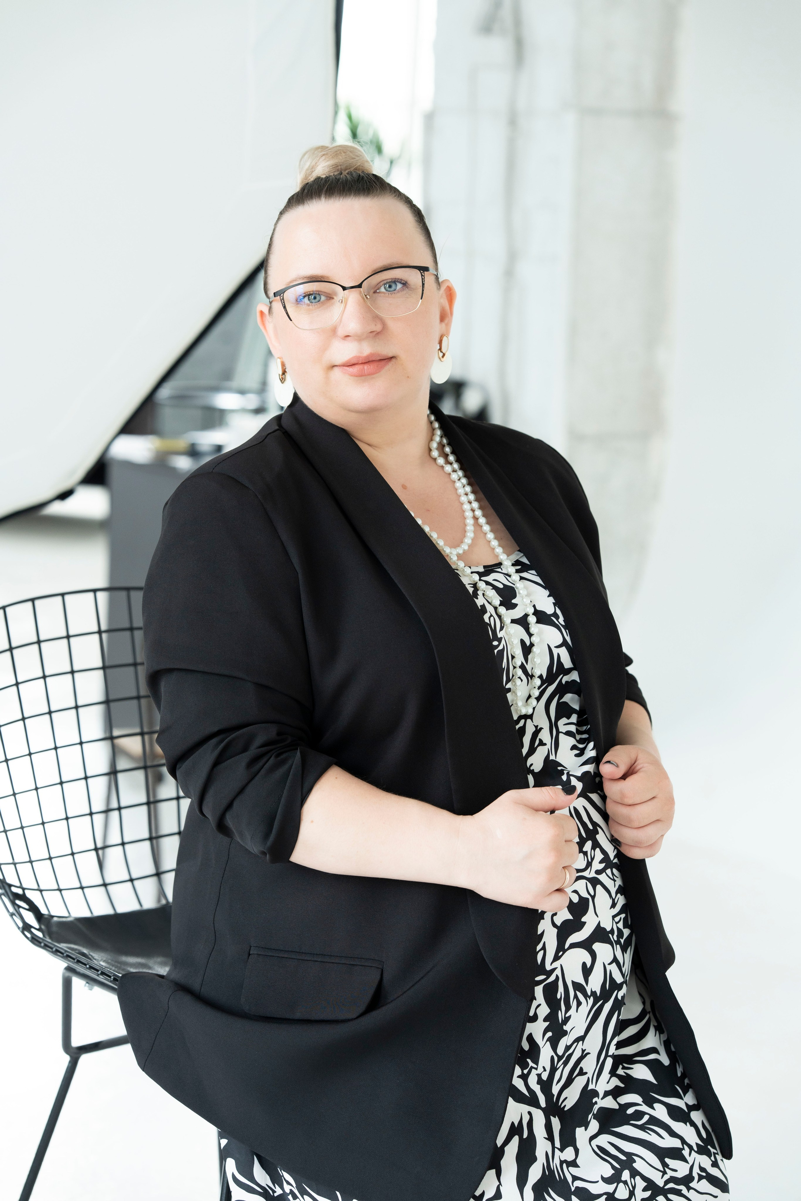 Анна. Владелица компании по бухгалтерскому учету. Главная