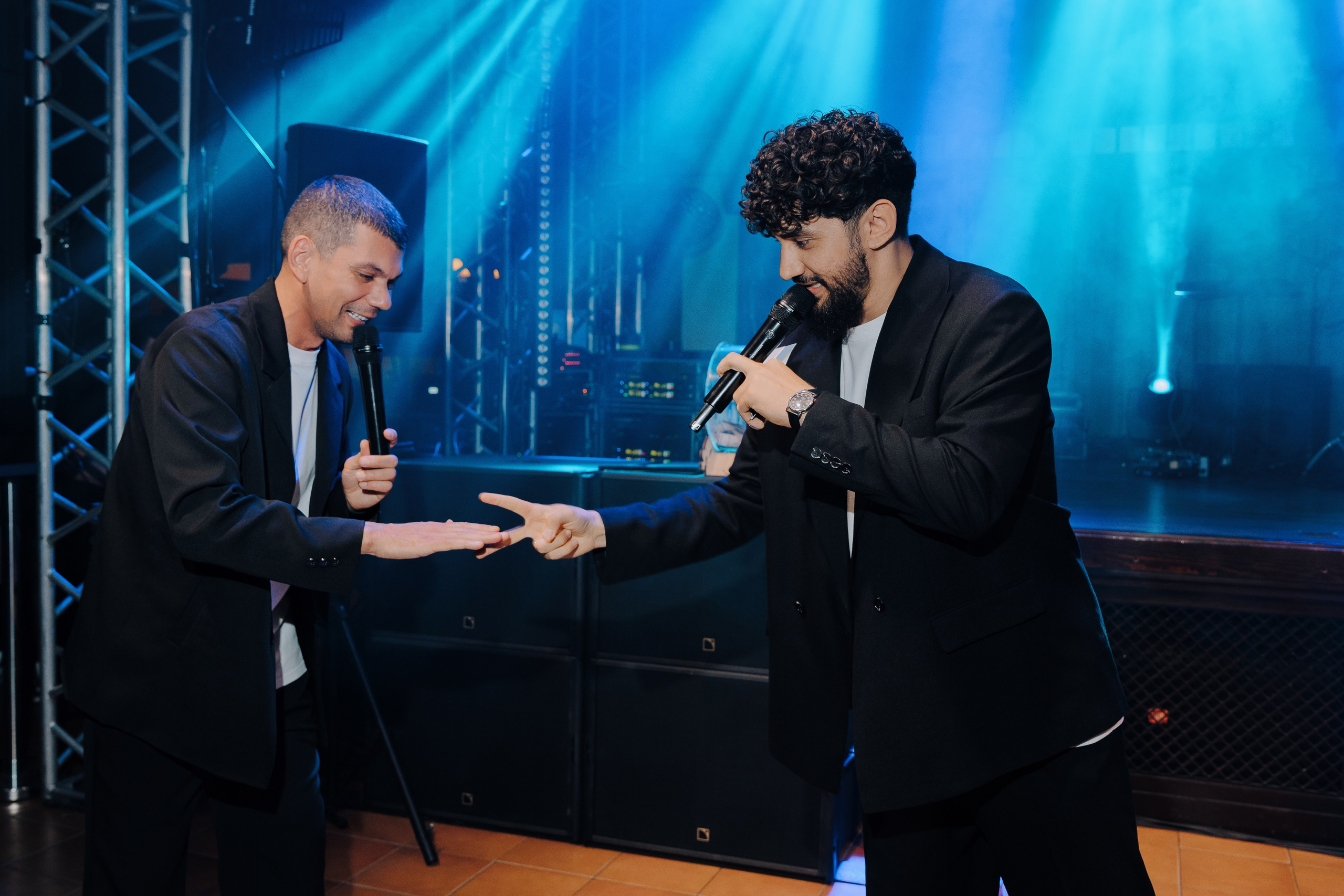 20 ЛЕТ МЕГАПОЛИС ЧЕЛЯБИНСК ХЕДЛАЙНЕР ЕЛКА. Репортажный фотограф Зуев Роман г. Челябинск