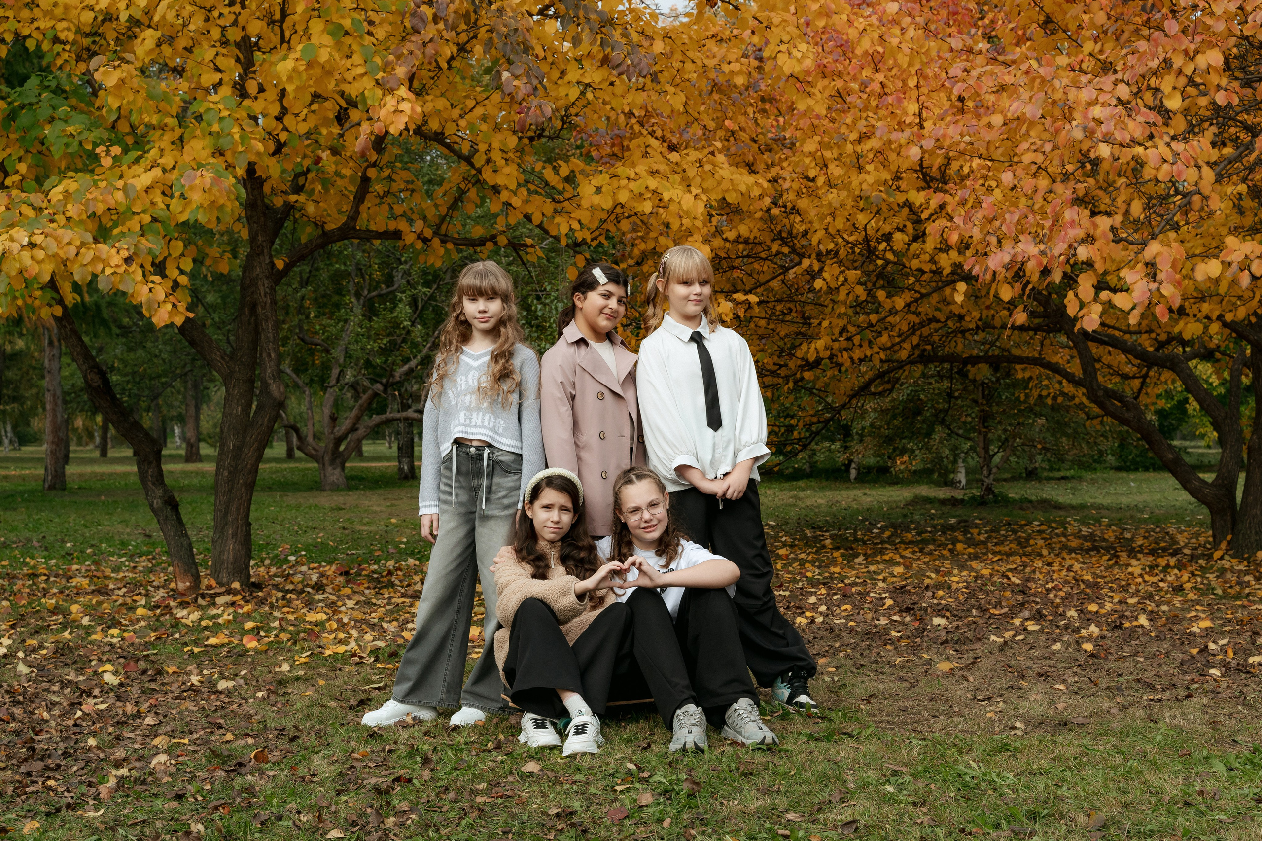 Фотосессия осенью в парке. 4 класс. Фотограф Ким Наталья в Красноярске