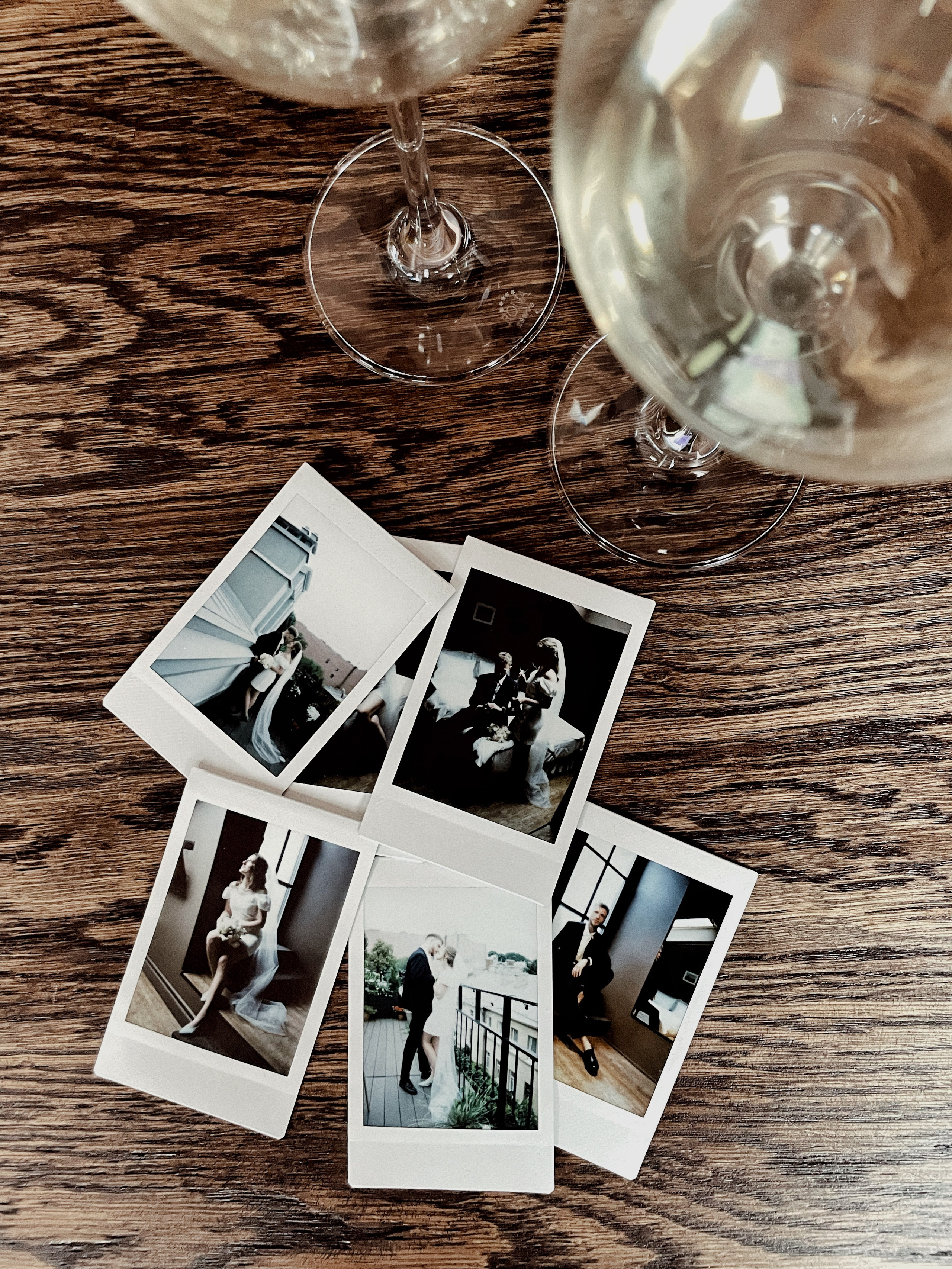 Кадры на инстакс instax моментальная фотография. Фотограф про чувства, моменты, любовь. свадебный и портретный фотограф