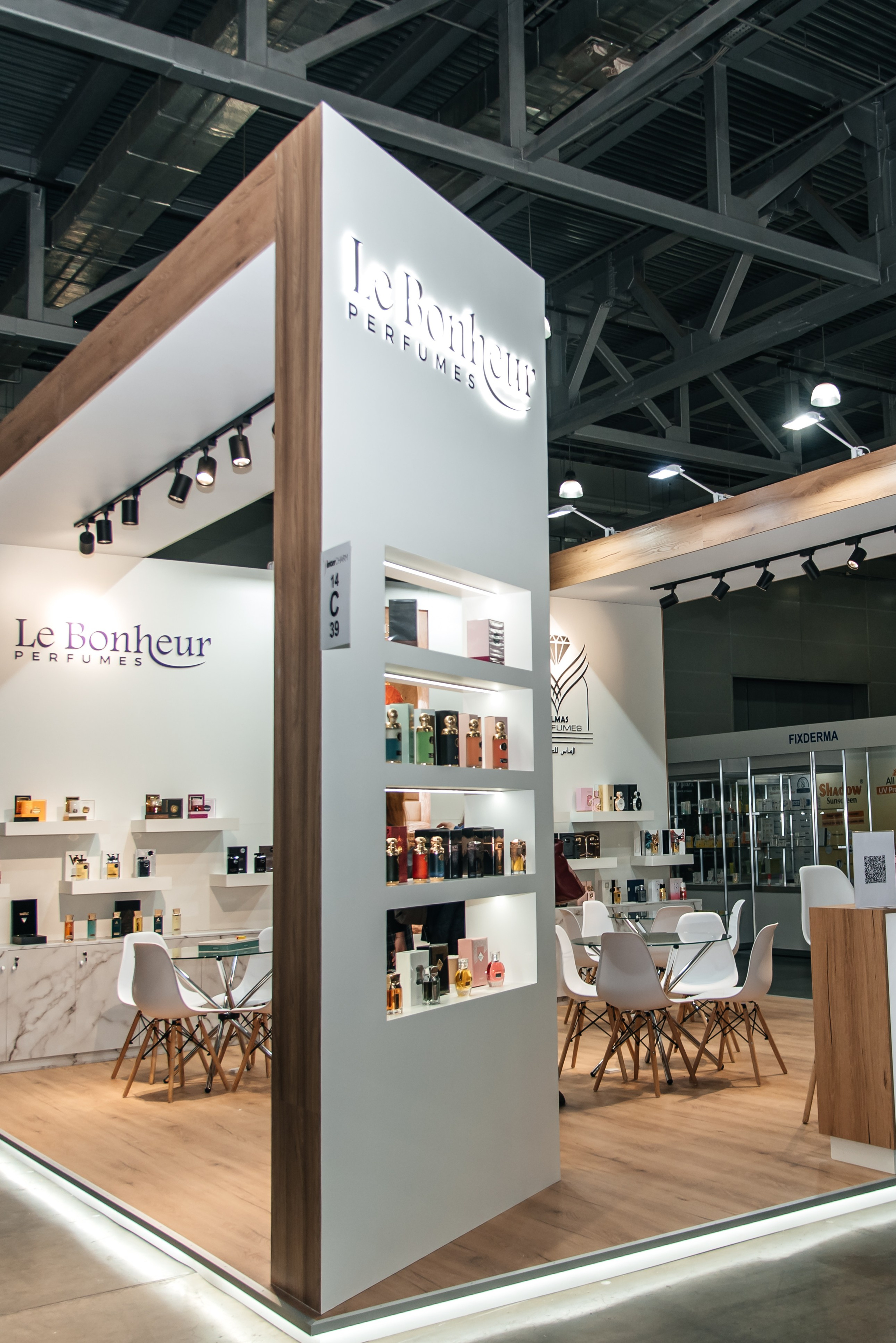 Almas parfumes Intersharm 2025. Фотограф в Москве Елена Брюханова