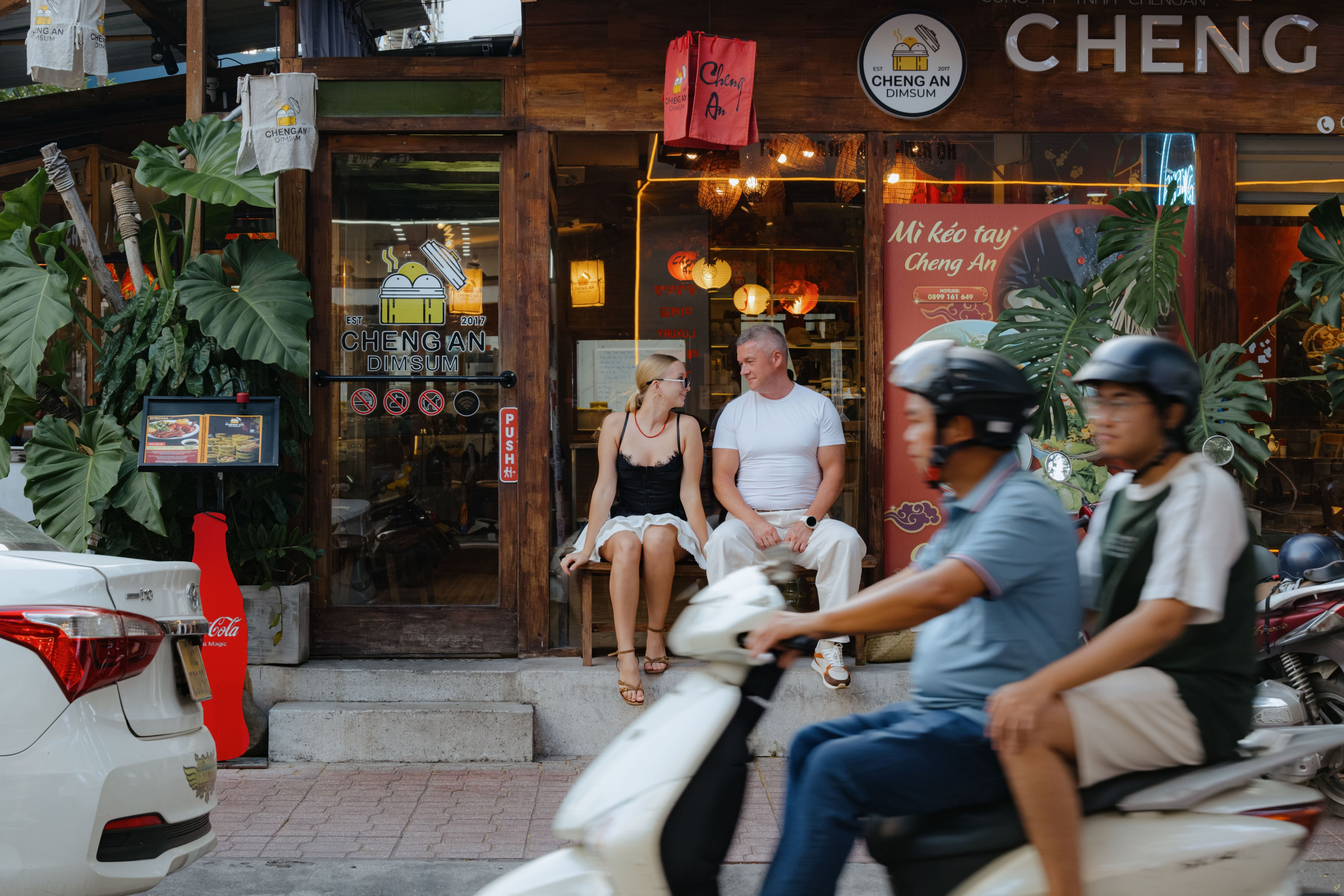 Rasilya and Ildar. An hour before sunset. Portrait photographer Nha Trang | Julia Meshanina