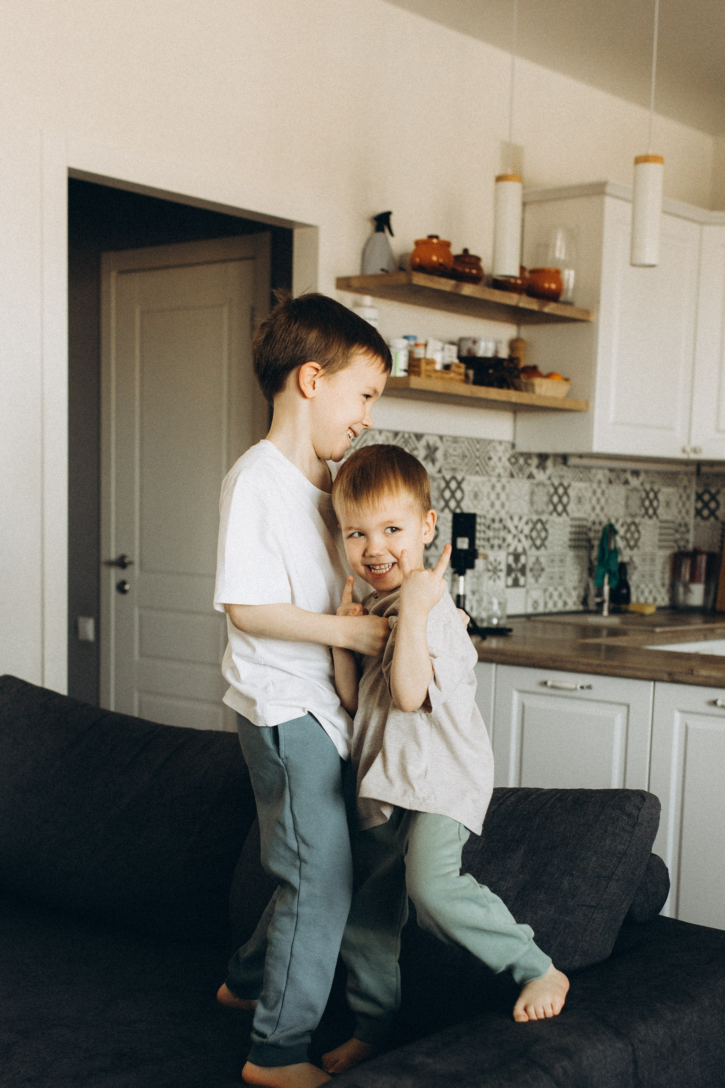 Аня с сыновьями. Семейный фотограф lifestyle в Новосибирске Елена Шпилевая