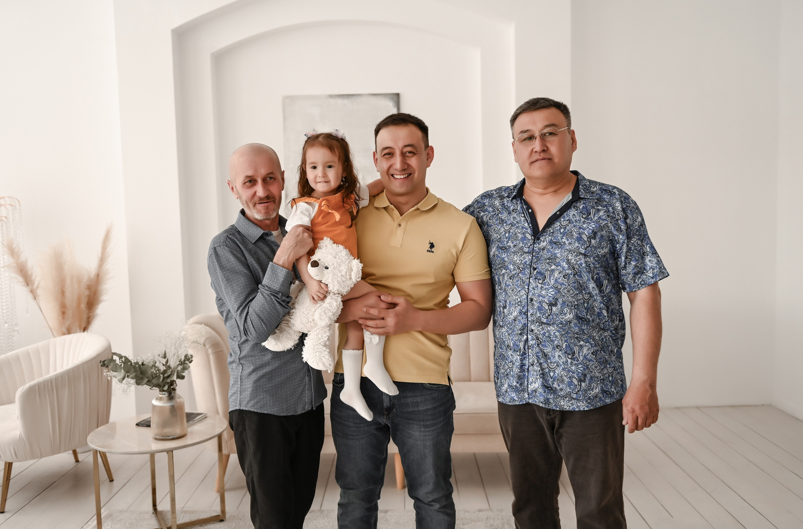 Семейная студийная  фотосессия 2. Свадебный, семейный, детский, контент фотограф в Омске Максим Ильин