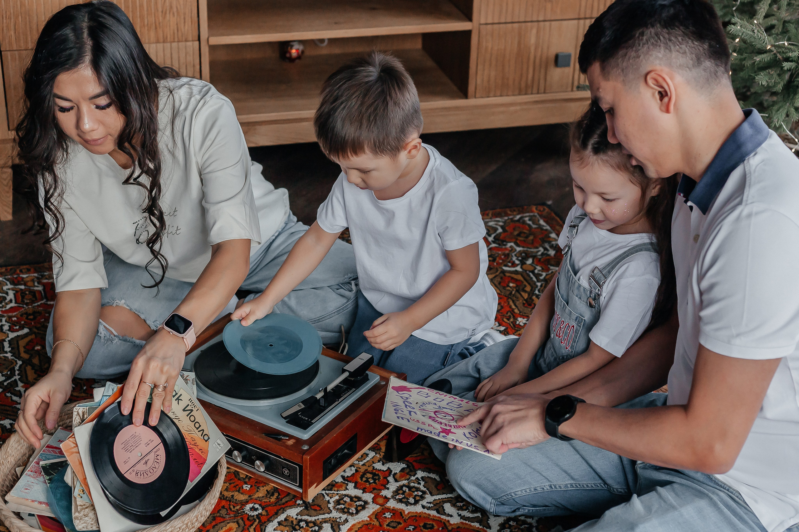 Новогодняя семейная Дарины и Руслана с детками. Фотограф семейной и индивидуальной съемки Марина Севостьянова в Челябинске