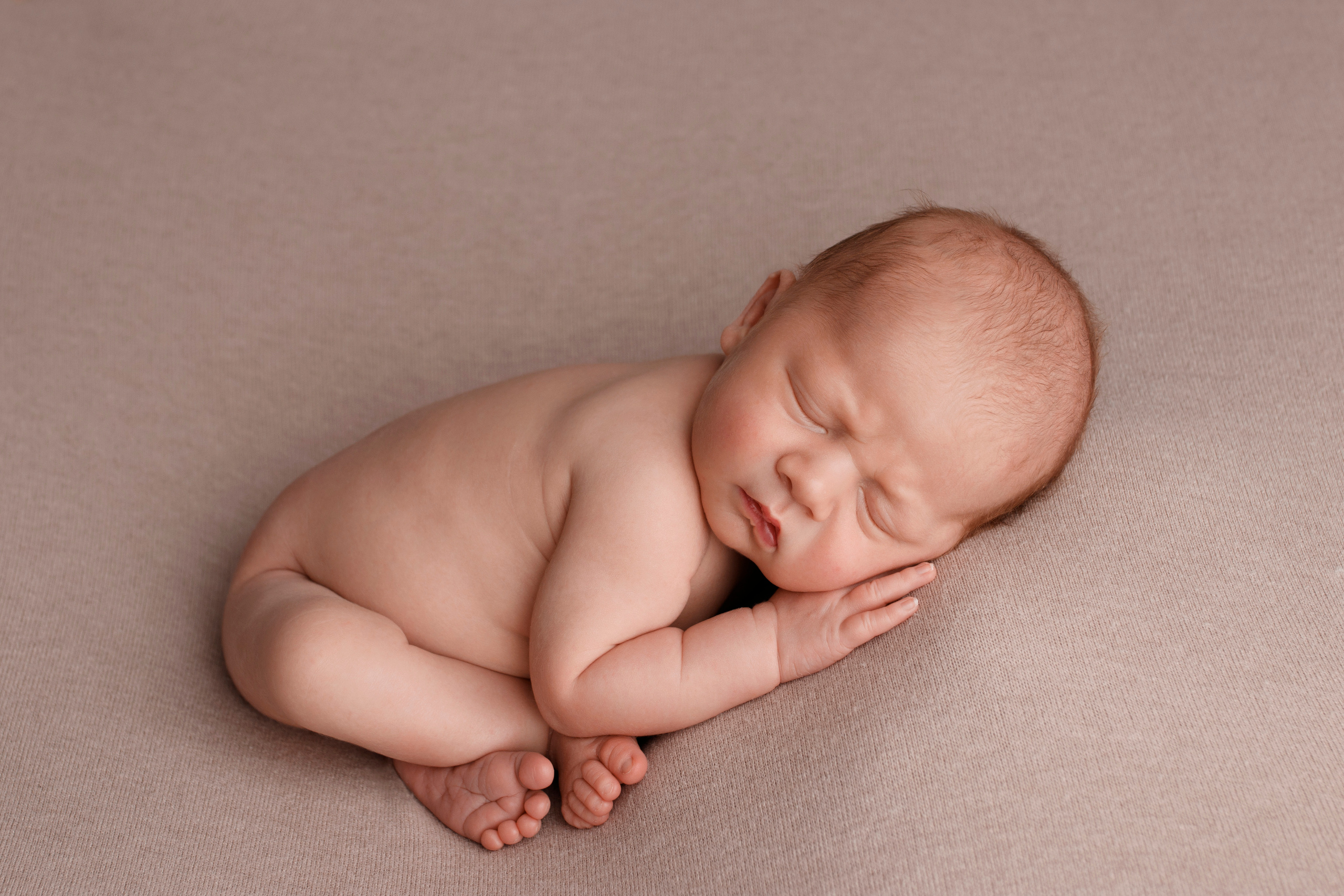 Красивые фотографии малышей у Вас дома. Фотограф новорождённых в Санкт-Петербурге Лилия Яковлева