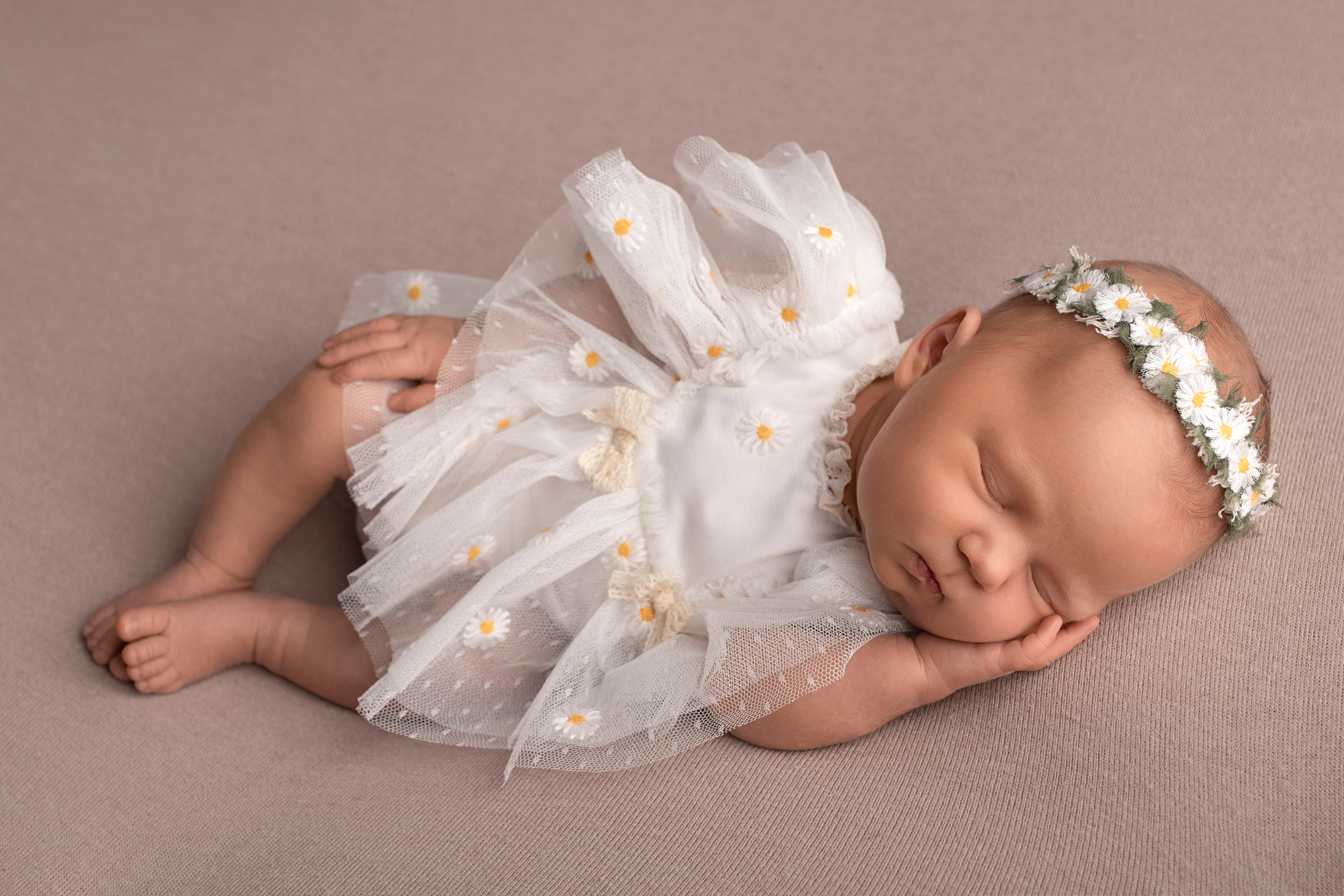Красивые фотографии малышей у Вас дома. Фотограф новорождённых в Санкт-Петербурге Лилия Яковлева