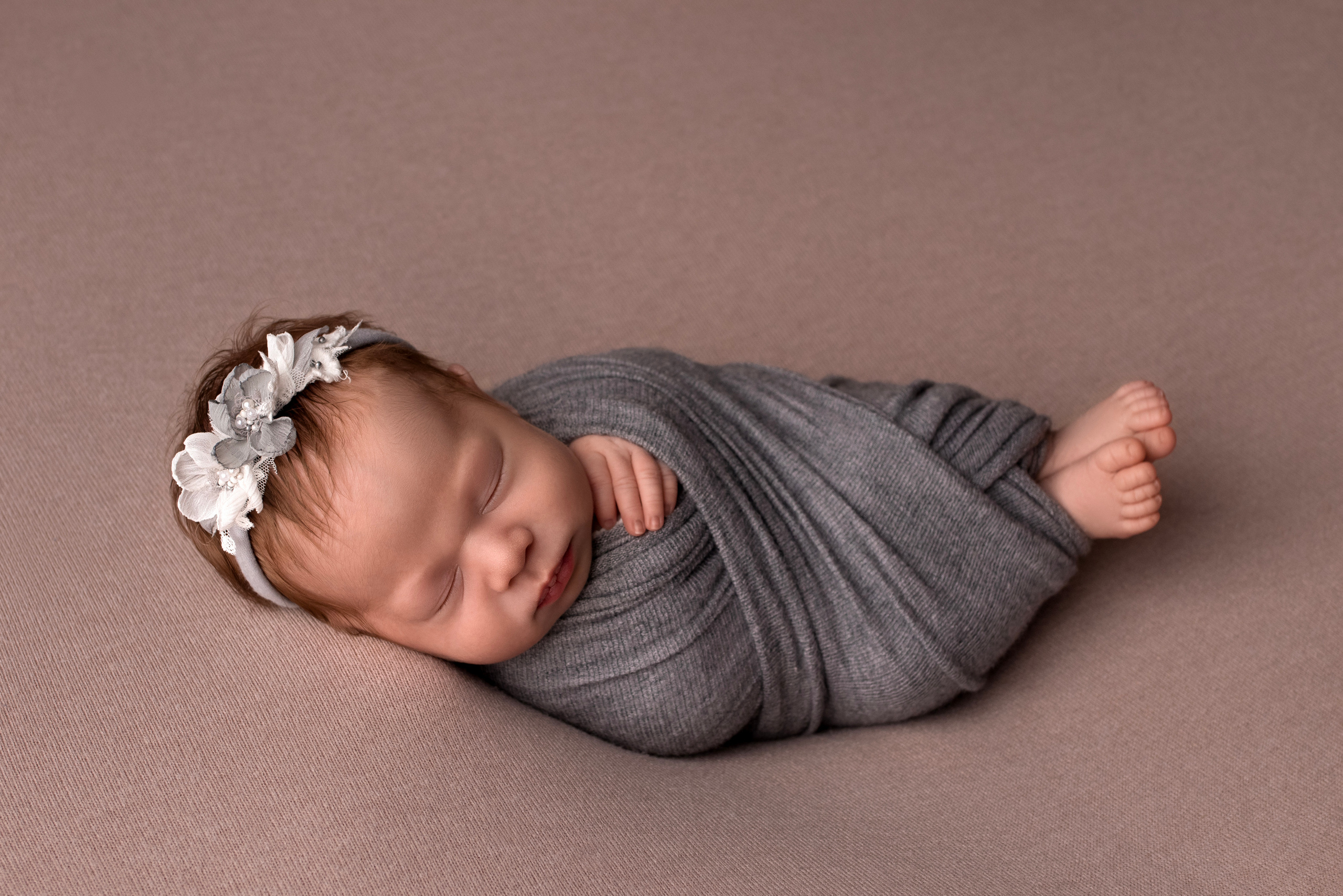 Красивые фотографии малышей у Вас дома. Фотограф новорождённых в Санкт-Петербурге Лилия Яковлева