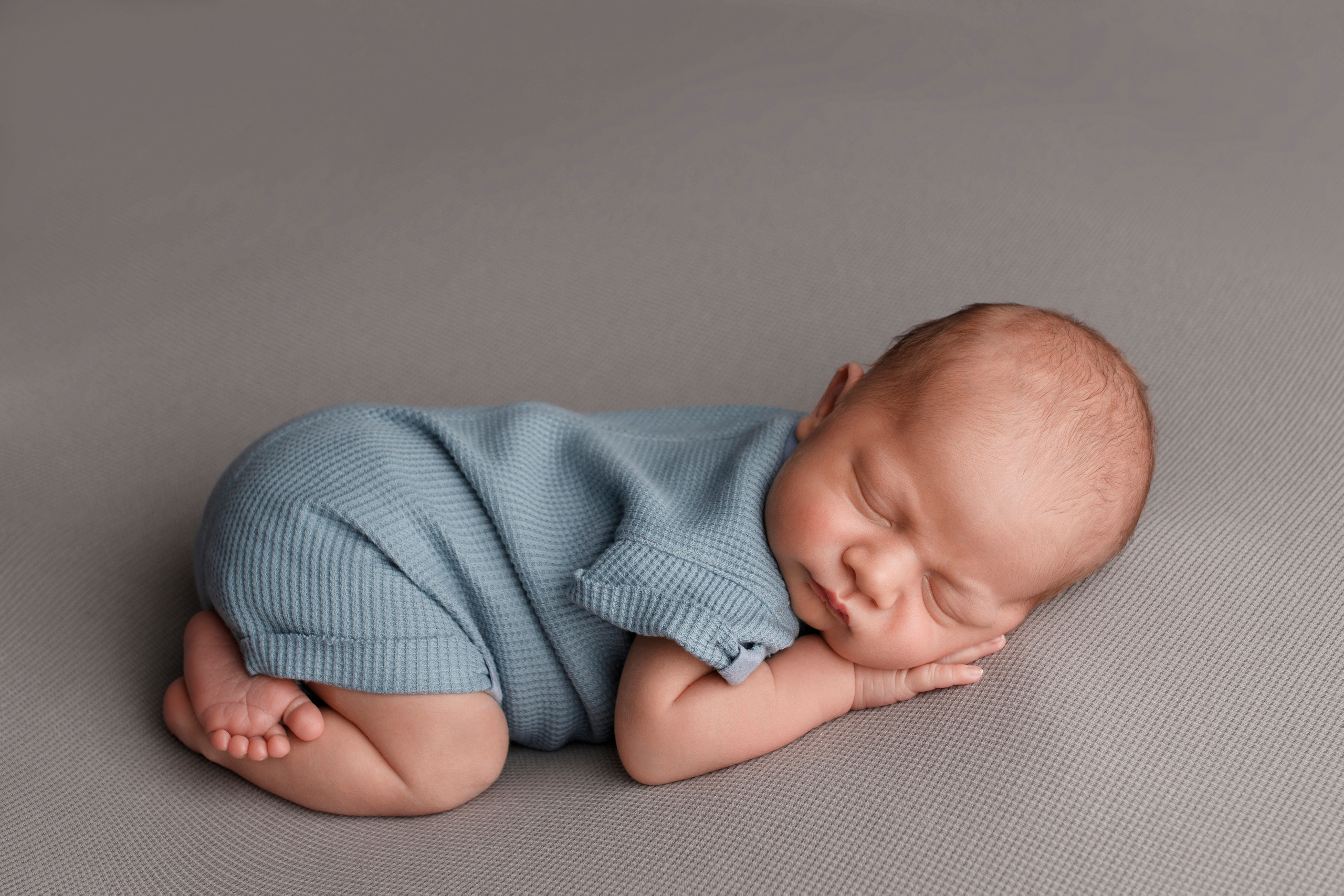 Красивые фотографии малышей у Вас дома. Фотограф новорождённых в Санкт-Петербурге Лилия Яковлева