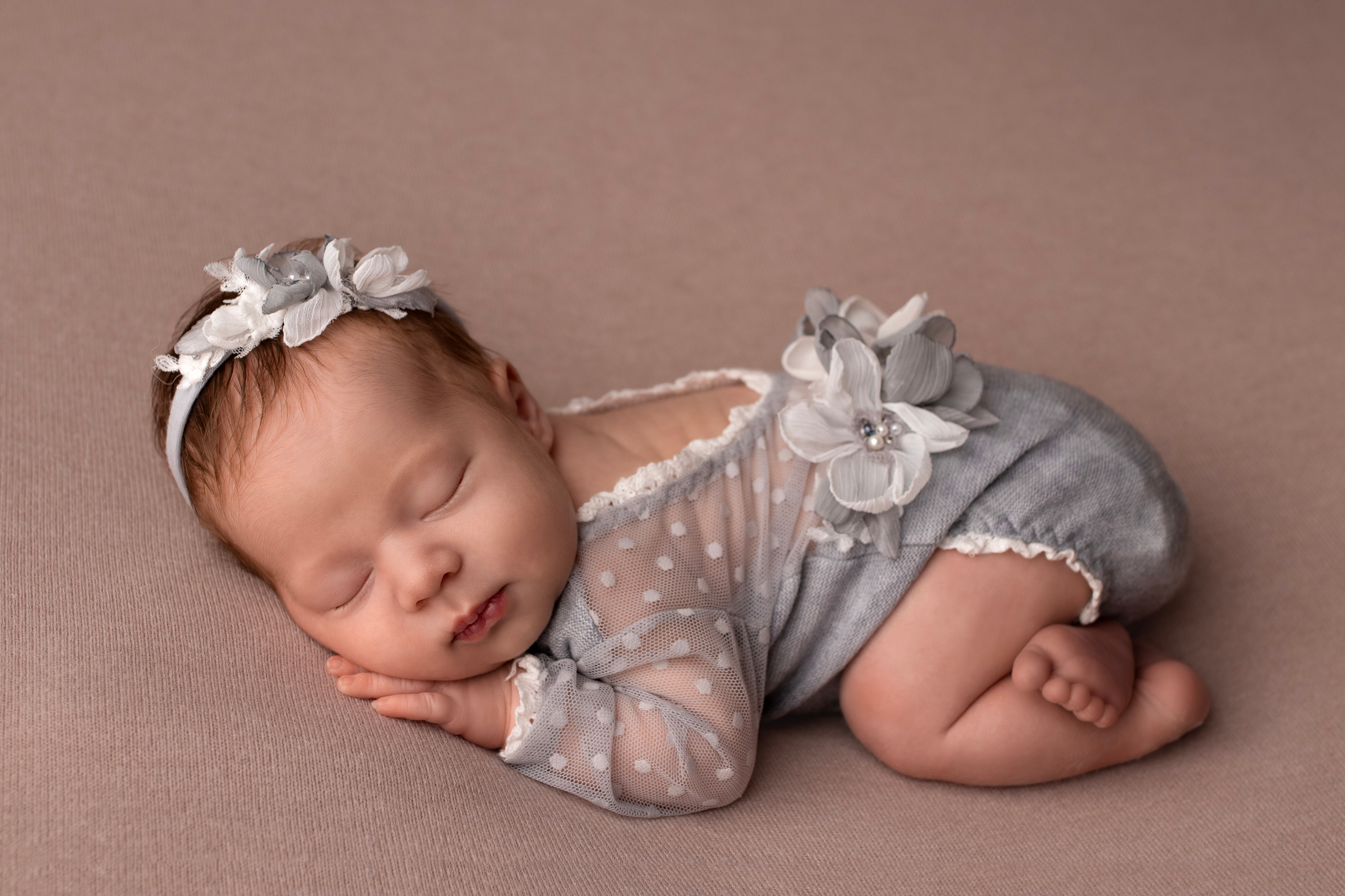 Красивые фотографии малышей у Вас дома. Фотограф новорождённых в Санкт-Петербурге Лилия Яковлева