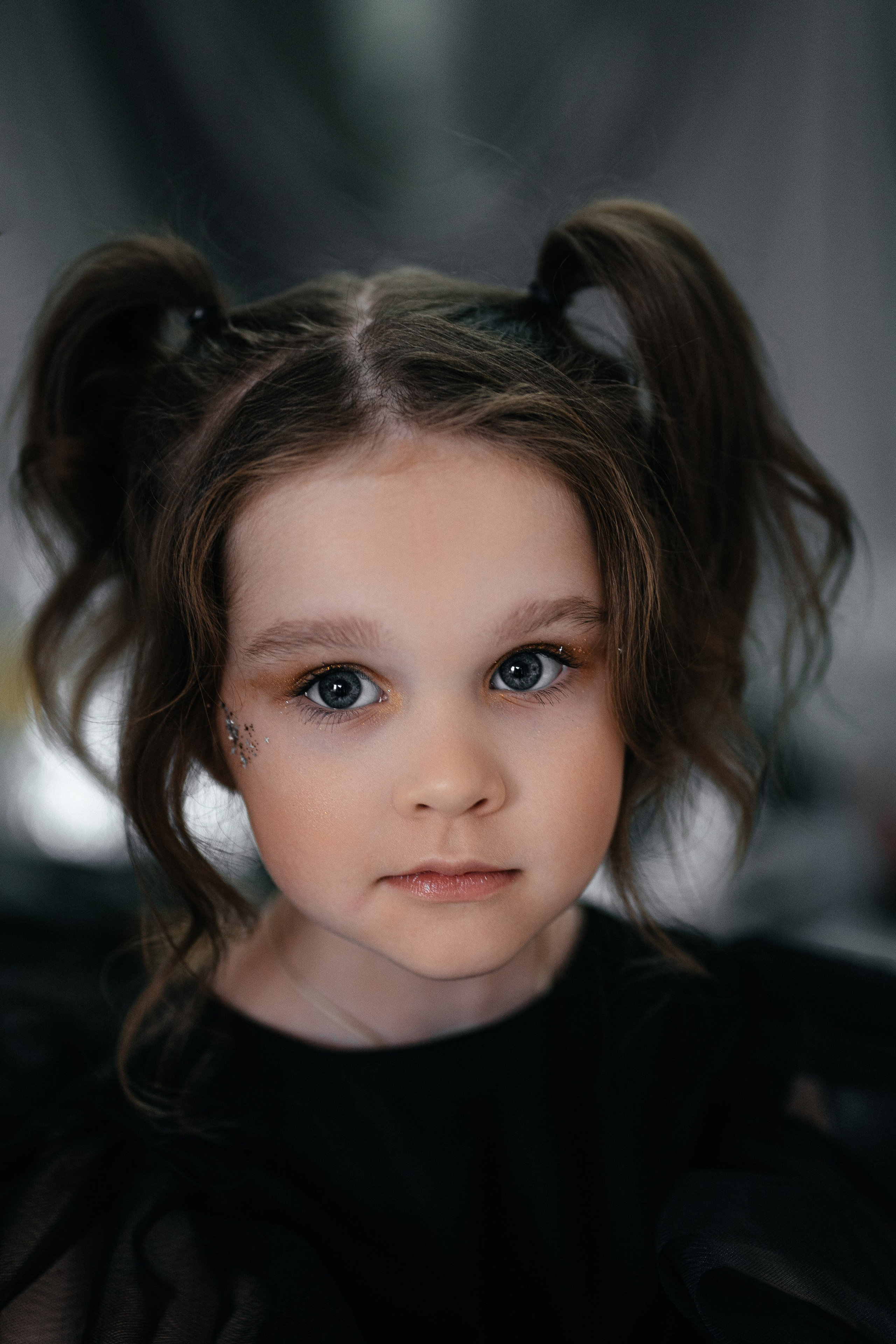 Фотосессия для девочки в платье. Фотограф Ким Наталья в Красноярске