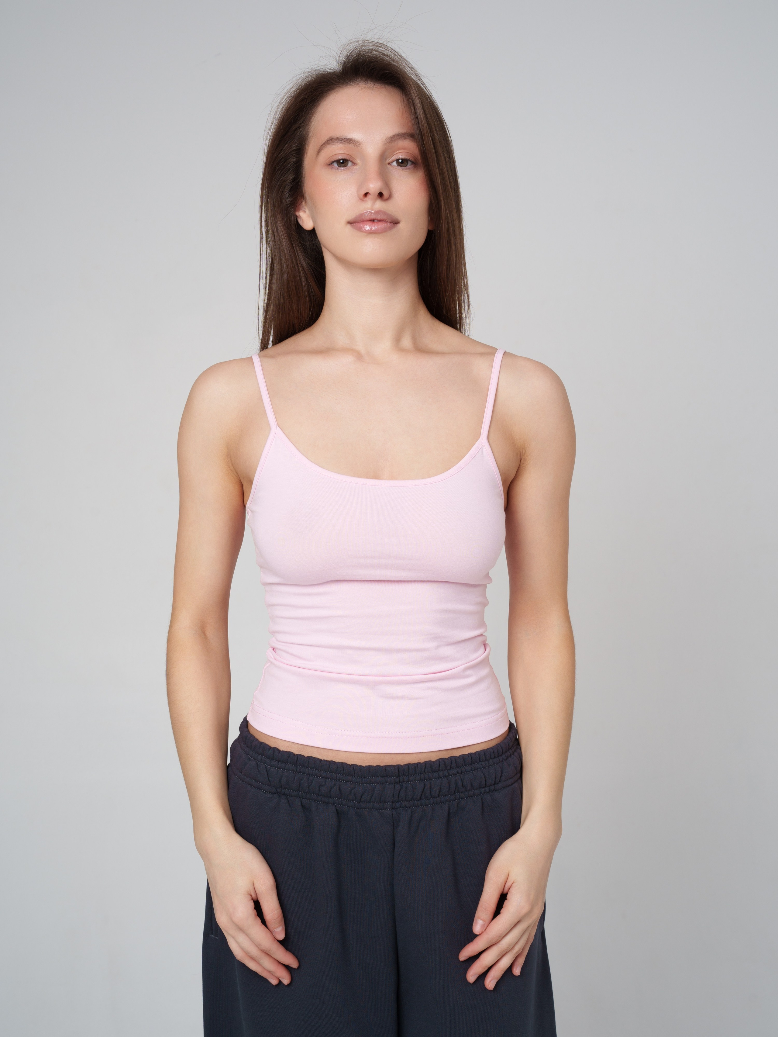 Топы на сером фоне. Иван Упоров — фотограф, рилсмейкер чебоксары