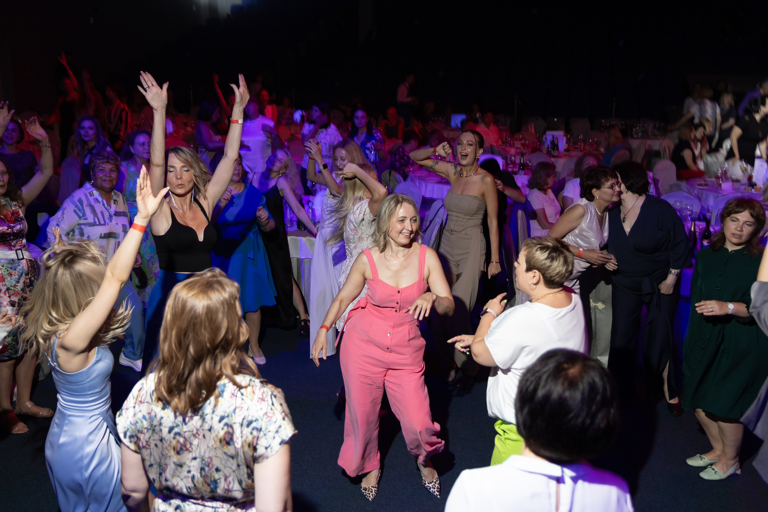 Оптик центр 25 лет. Фотограф свадебный, репортажный, индивидуальный, фото для маркетплейсов, брендов, автосалонов