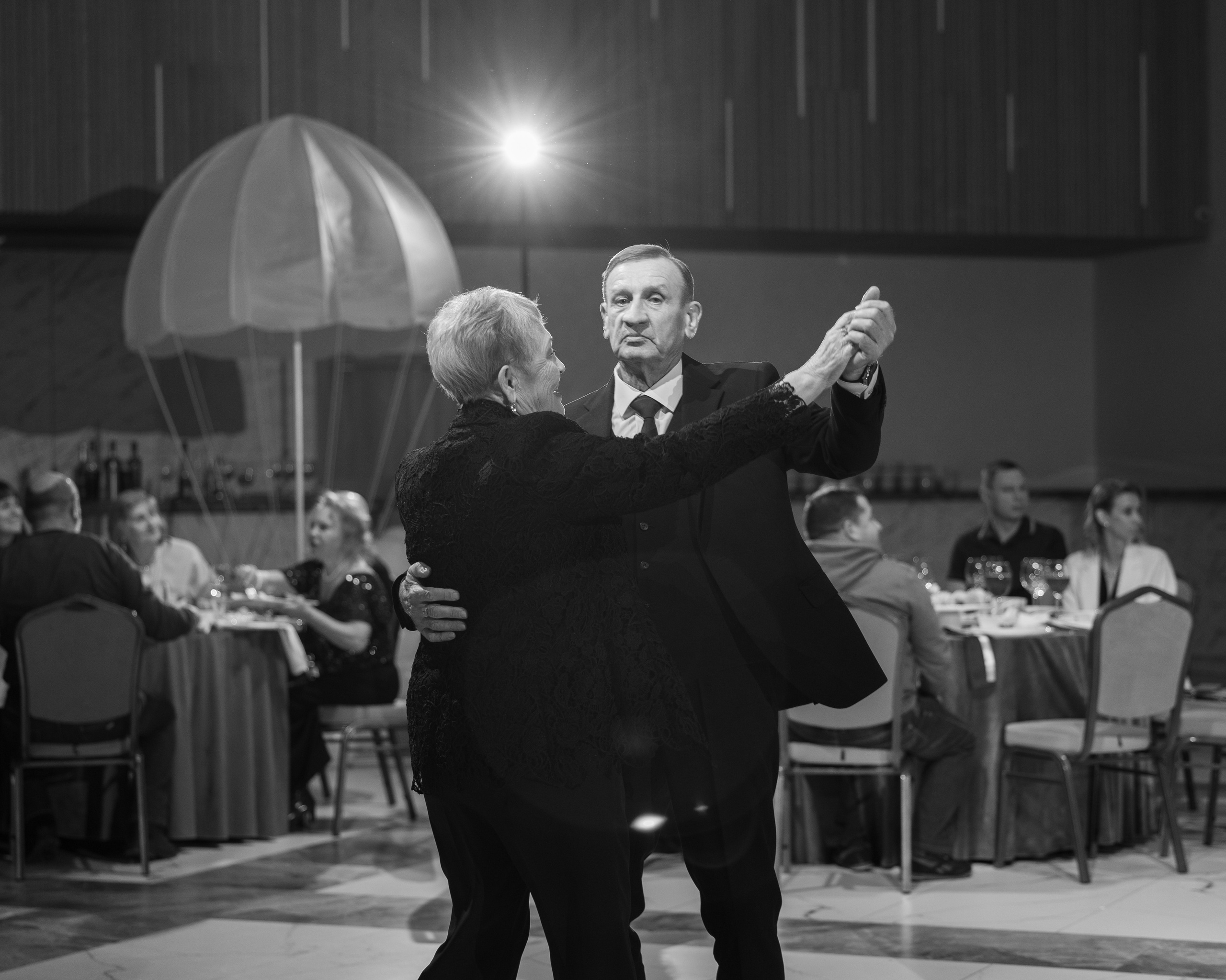 Прыжок длиною в жизнь. Фотограф свадебный, репортажный, индивидуальный, фото для маркетплейсов, брендов, автосалонов