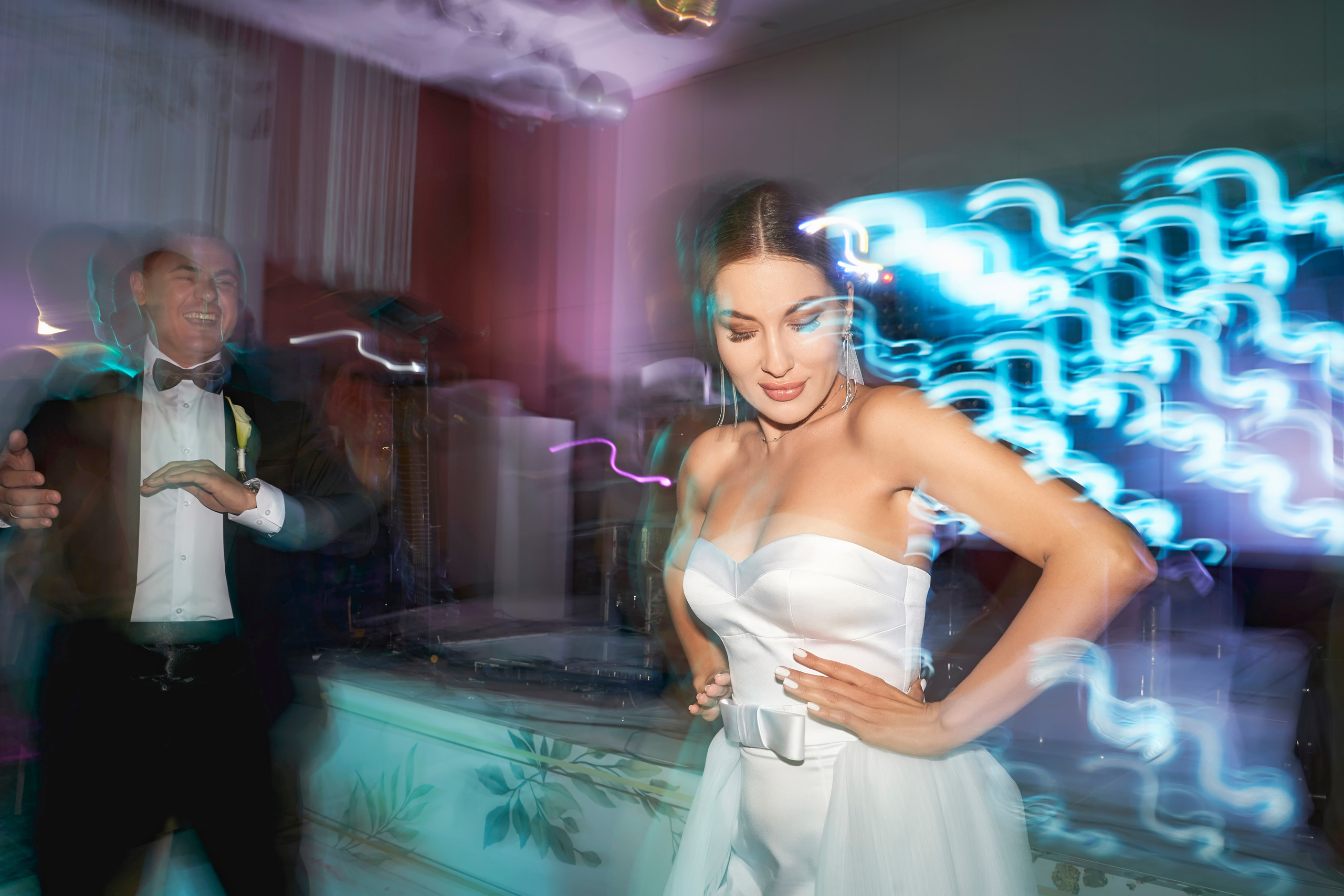 Красивая выездная регистрация в «Шато Де Талю» винодельня в Геленджике. ТВИНС СТУДИО — лучшие свадебные фотографы и видеографы в Краснодаре