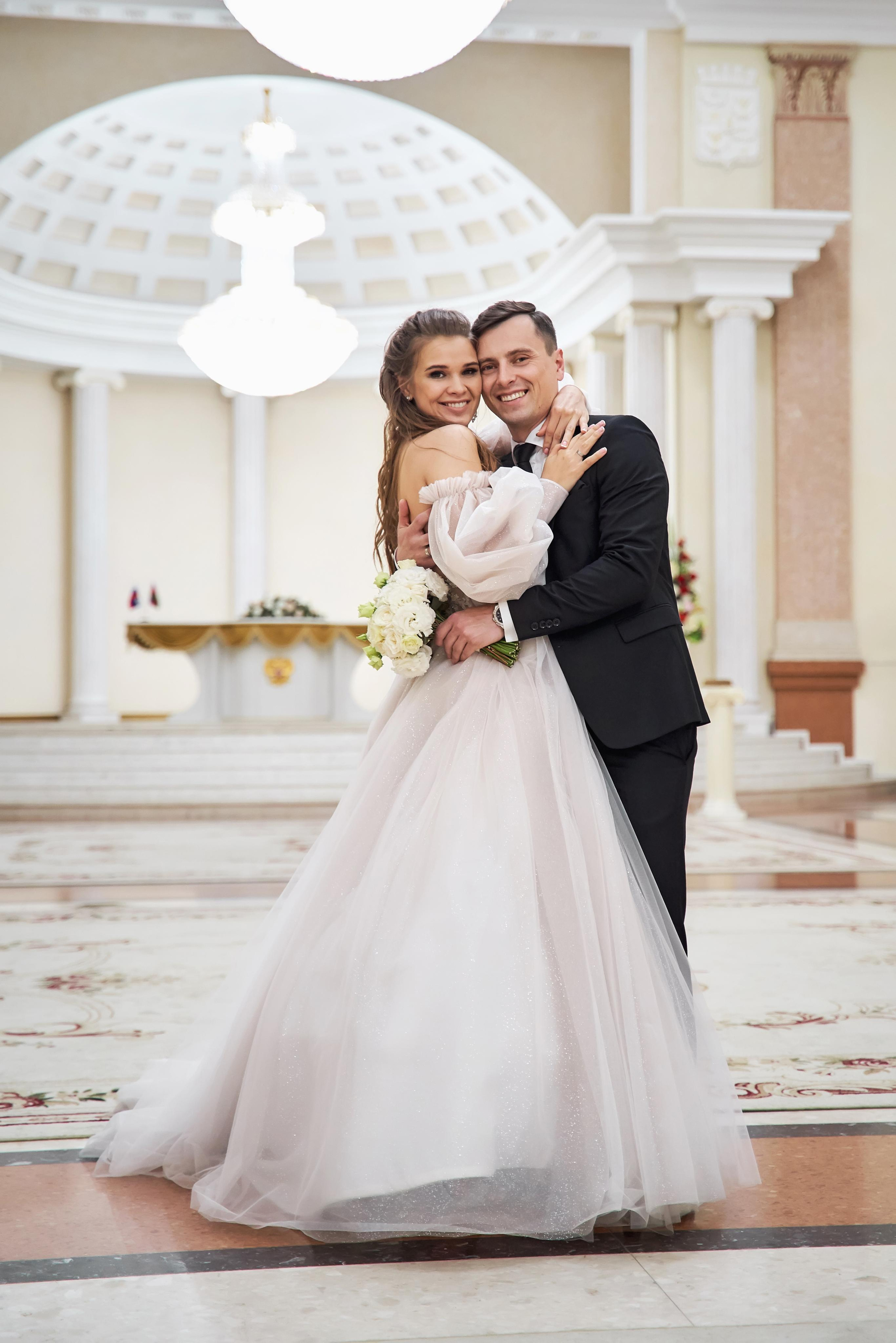 Камерная свадьба в фотостудии, парке Галицкого и Екатерининском загсе. ТВИНС СТУДИО — лучшие свадебные фотографы и видеографы в Краснодаре