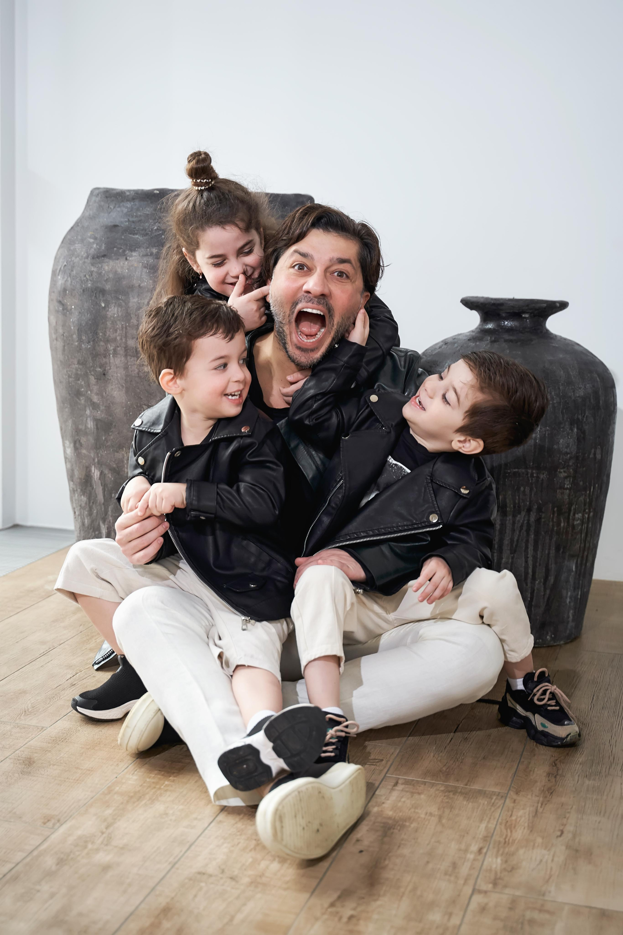 Самир Азарян и «три торнадо» Семейная фотосъёмка от Твинс Студио. ТВИНС СТУДИО — лучшие свадебные фотографы и видеографы в Краснодаре