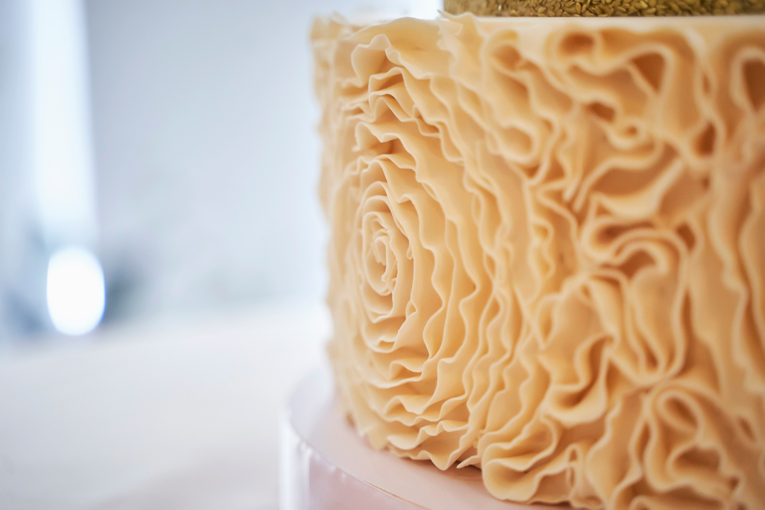 Красивая выездная регистрация в «Шато Де Талю» винодельня в Геленджике. ТВИНС СТУДИО — лучшие свадебные фотографы и видеографы в Краснодаре