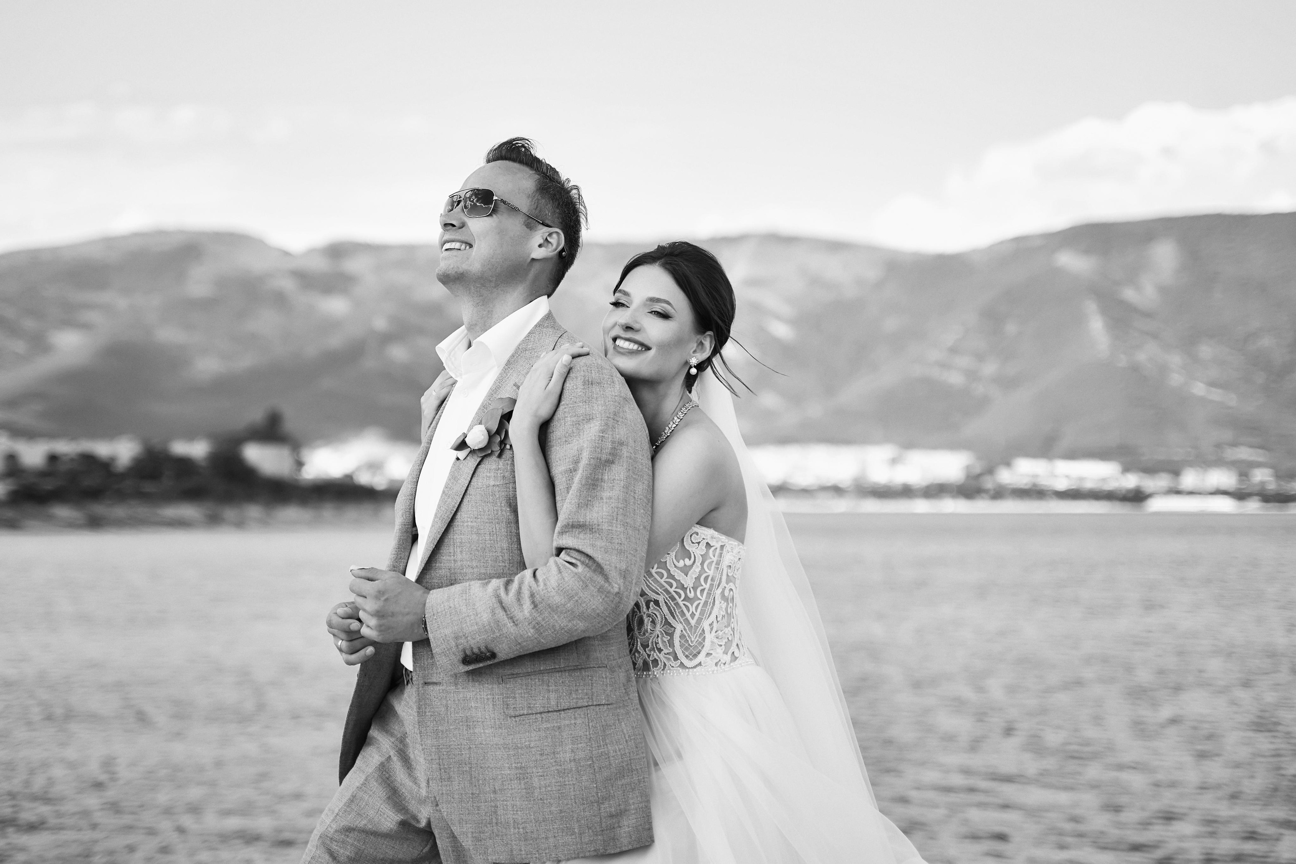 Прогулка на яхте в день свадьбы вместе с фото и видео Твинс Студио. ТВИНС СТУДИО — лучшие свадебные фотографы и видеографы в Краснодаре