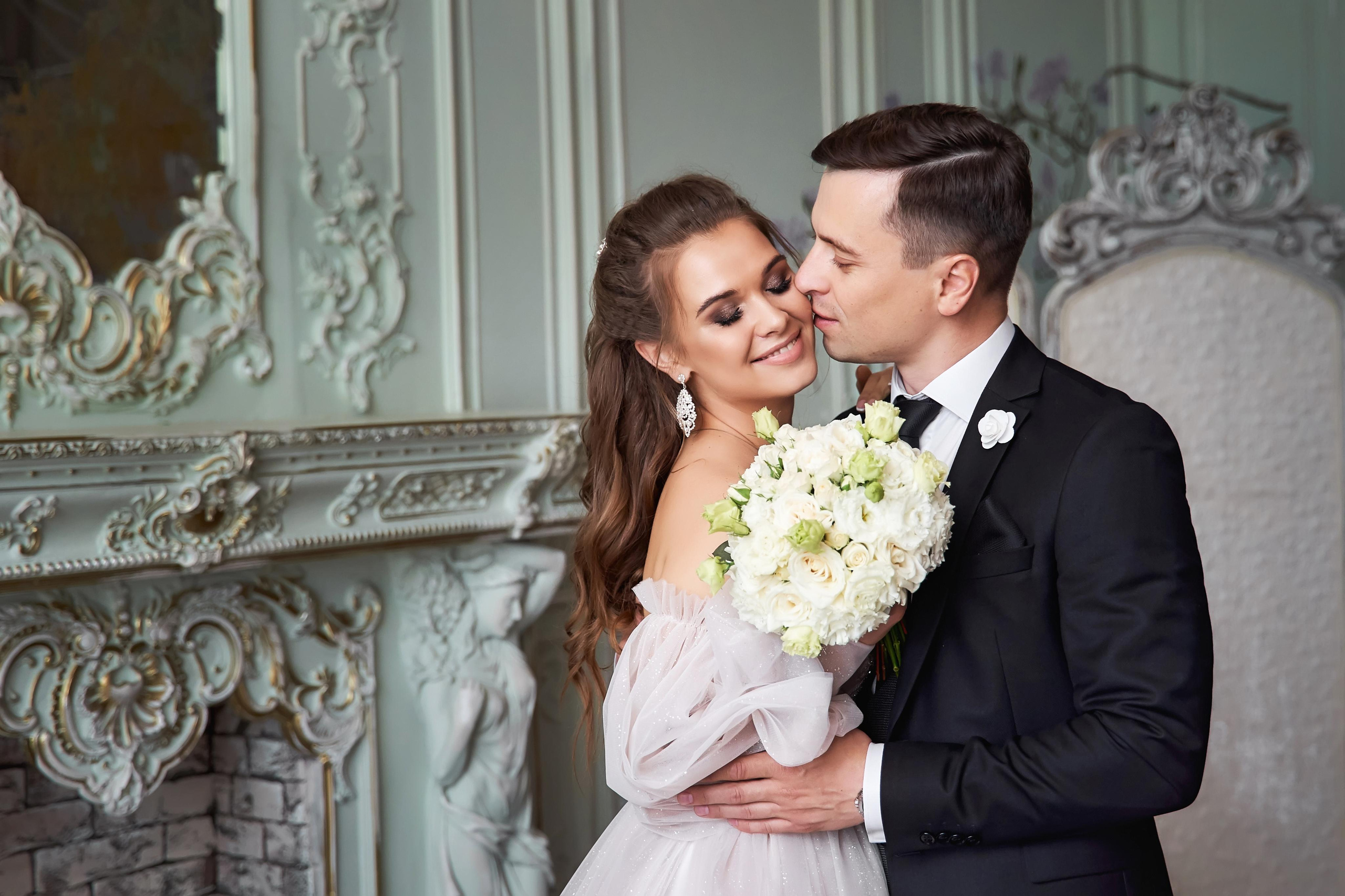 Камерная свадьба в фотостудии, парке Галицкого и Екатерининском загсе. ТВИНС СТУДИО — лучшие свадебные фотографы и видеографы в Краснодаре