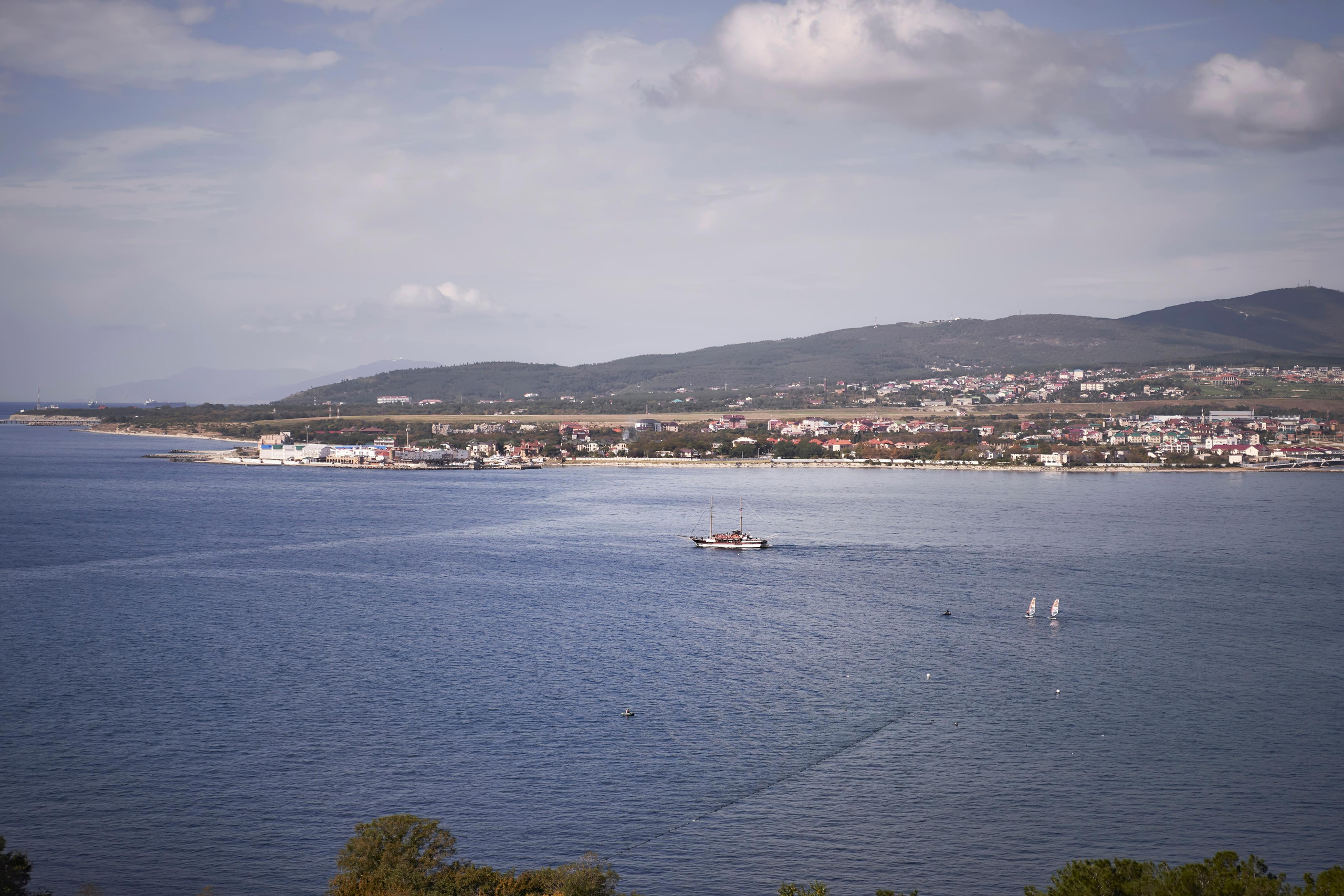 Красивая выездная регистрация в «Шато Де Талю» винодельня в Геленджике. ТВИНС СТУДИО — лучшие свадебные фотографы и видеографы в Краснодаре