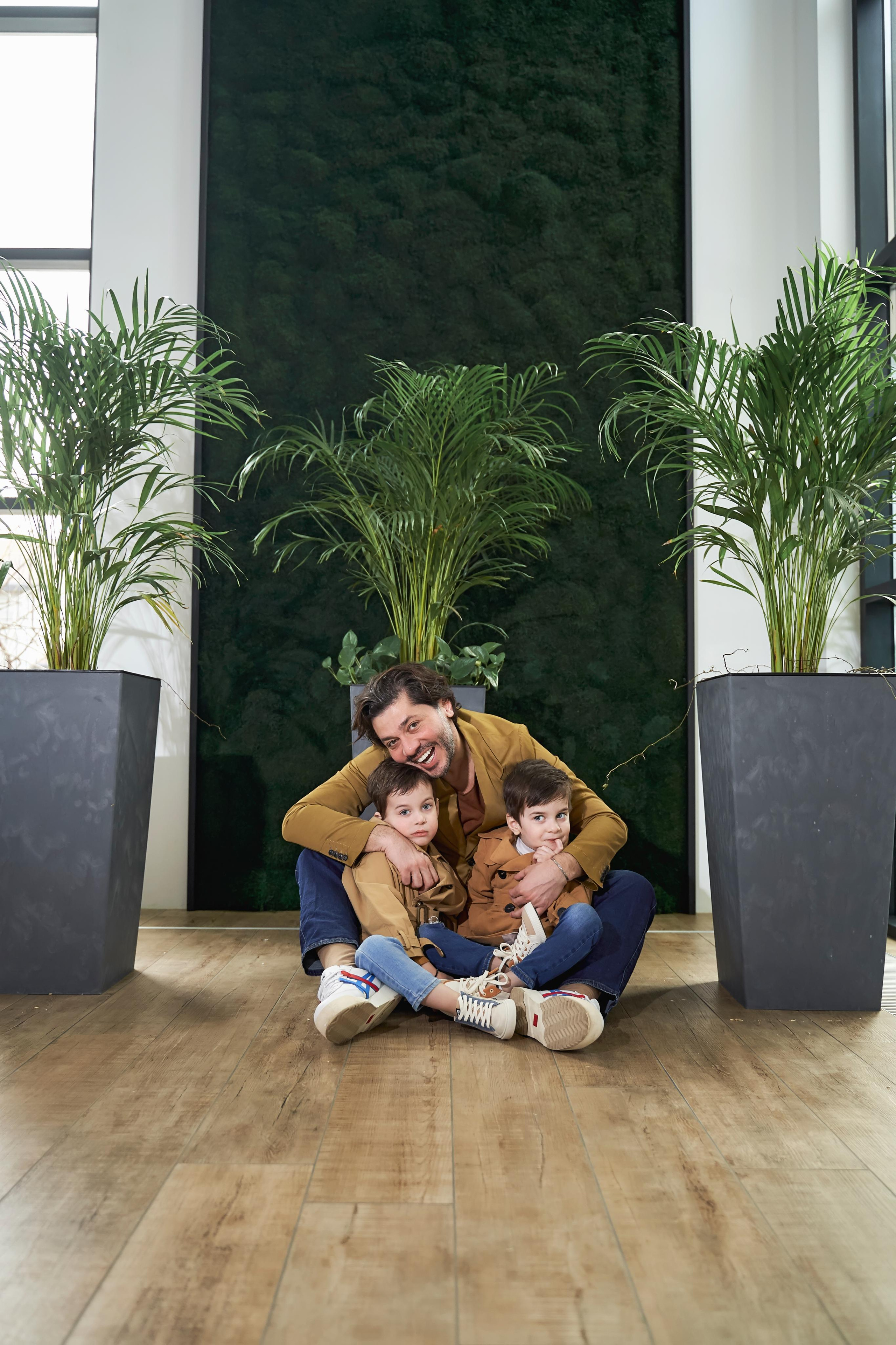 Самир Азарян и «три торнадо» Семейная фотосъёмка от Твинс Студио. ТВИНС СТУДИО — лучшие свадебные фотографы и видеографы в Краснодаре