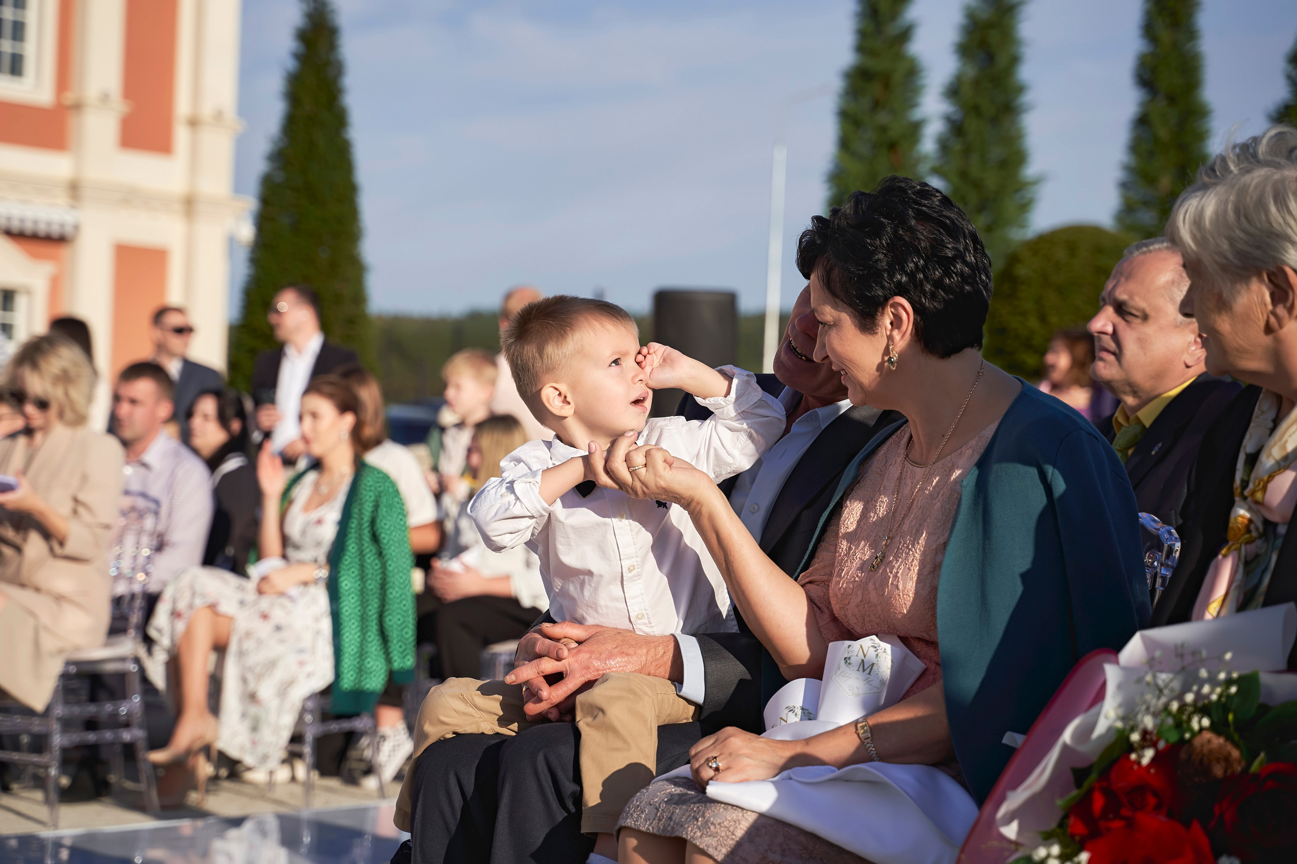 Красивая выездная регистрация в «Шато Де Талю» винодельня в Геленджике. ТВИНС СТУДИО — лучшие свадебные фотографы и видеографы в Краснодаре