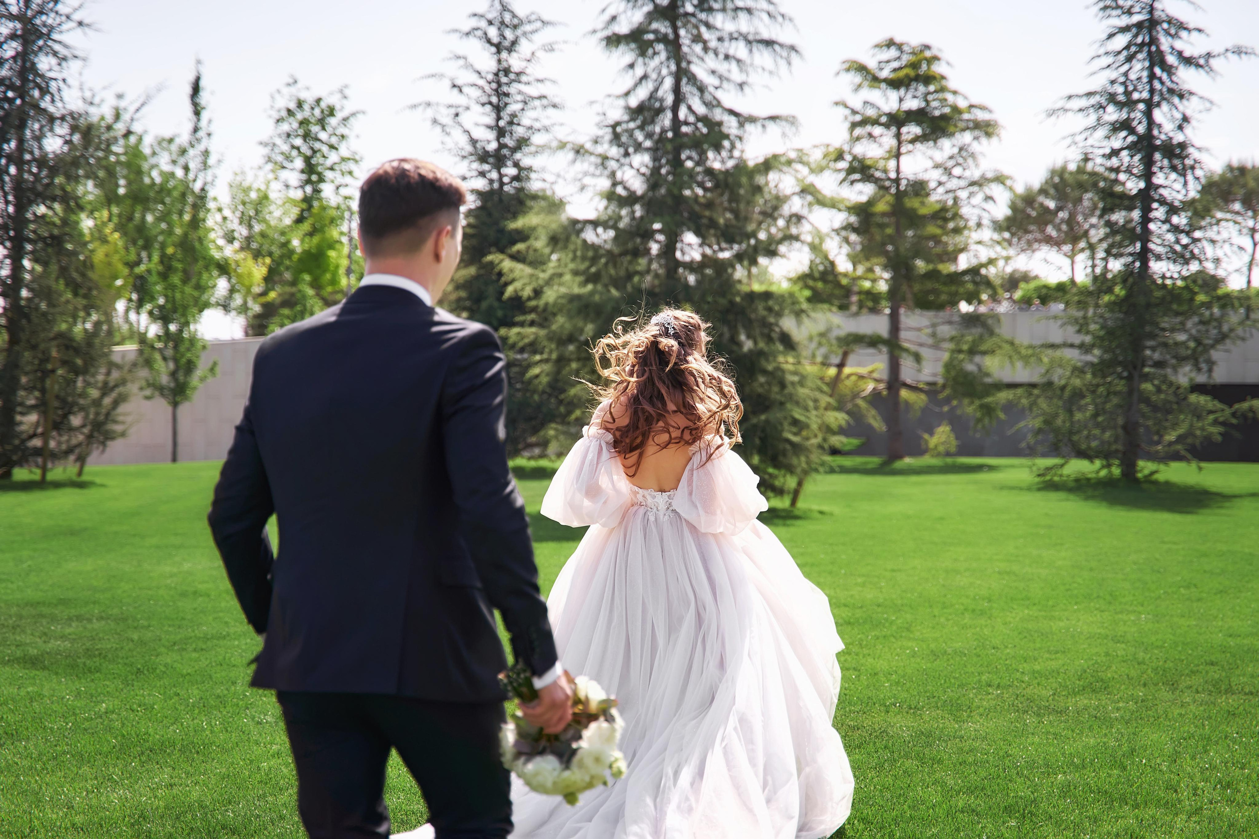 Камерная свадьба в фотостудии, парке Галицкого и Екатерининском загсе. ТВИНС СТУДИО — лучшие свадебные фотографы и видеографы в Краснодаре